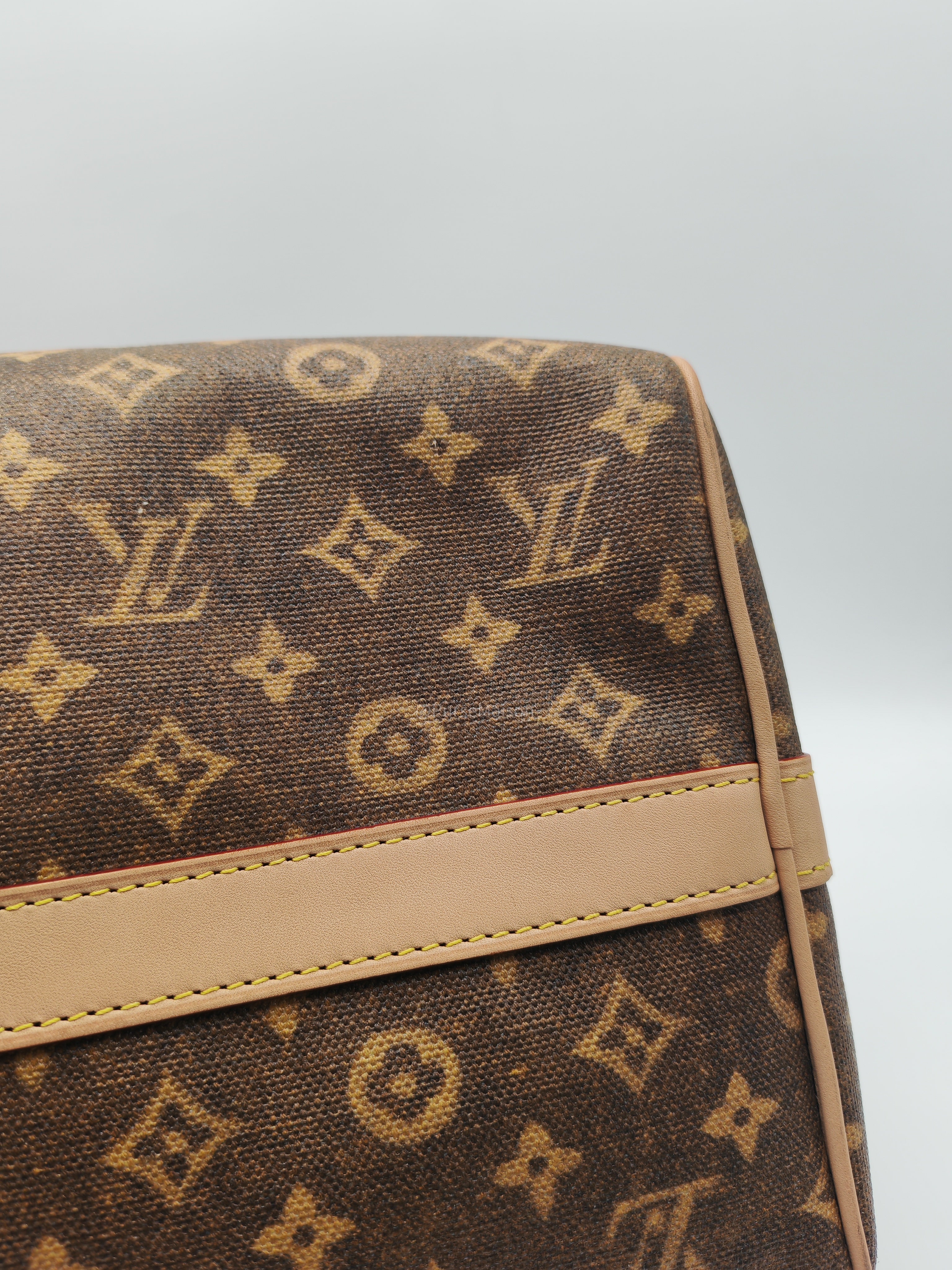 Louis Vuitton Keepall Bandouliere Flight Mode Collection in Monogram Canvas Cowhide Leather and Gold Hardware Microchip