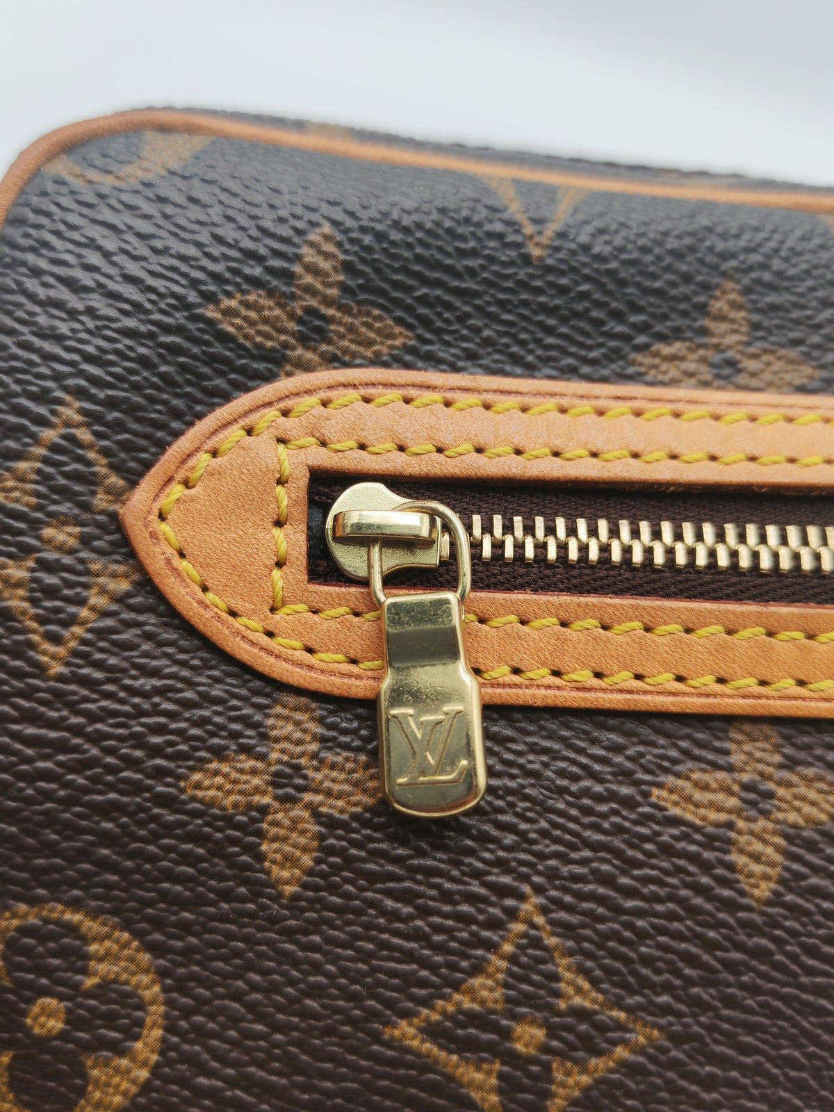 Louis Vuitton Marly Dragonne Clutch Bag in Monogram Canvas and Gold Hardware (Datecode: SL1003)