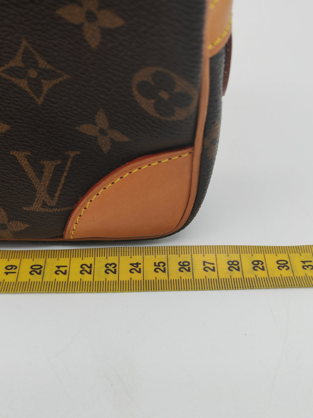 Louis Vuitton Marly Dragonne Clutch Bag in Monogram Canvas and Gold Hardware (Datecode: SL1003)