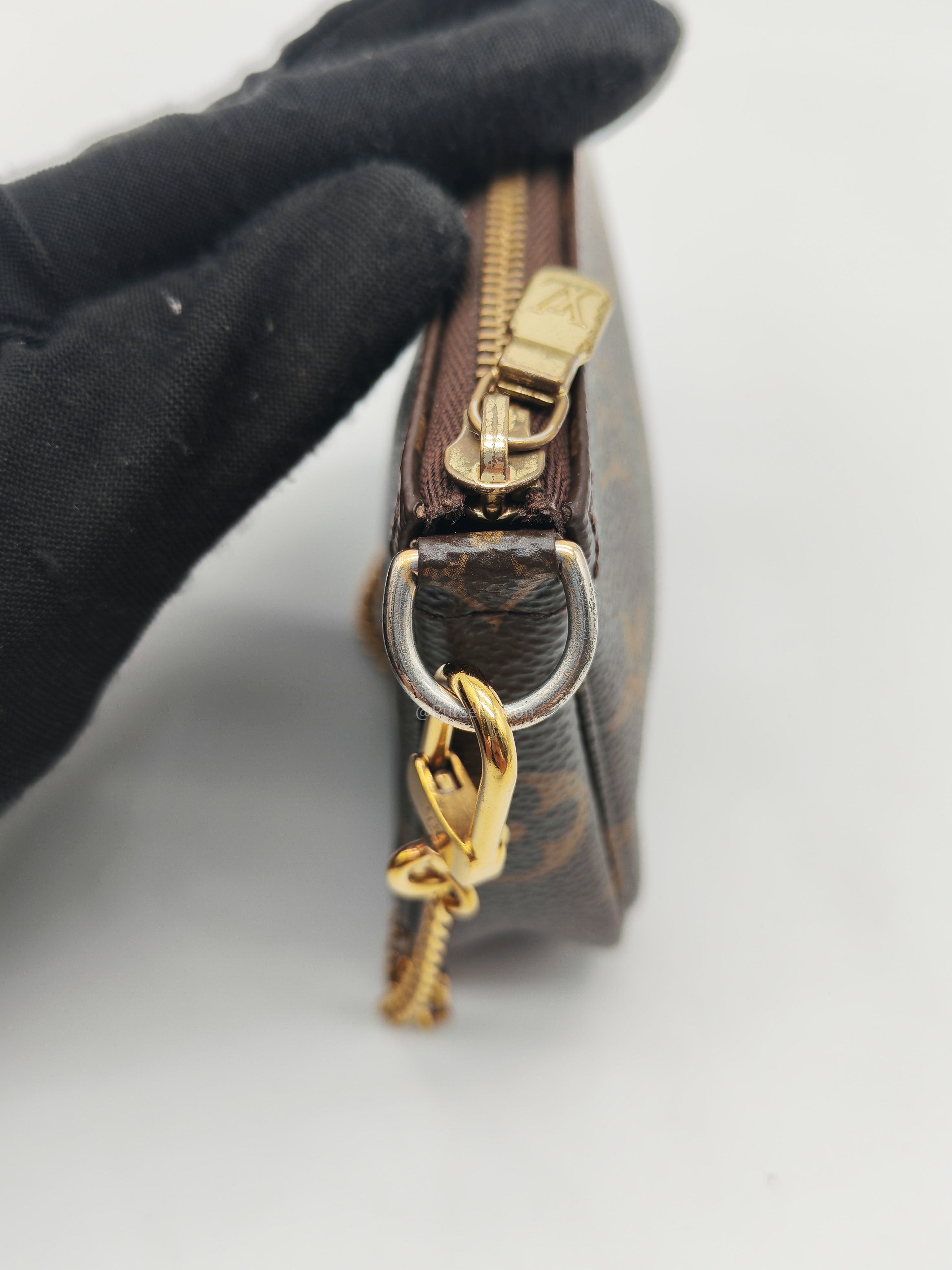 Louis Vuitton Mini Pochette Accessories in Monogram Canvas (Datecode: SF4290)