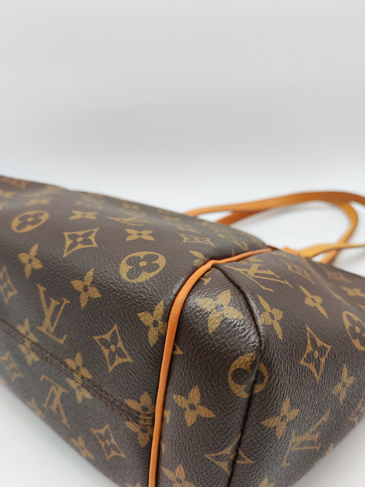 Louis Vuitton Totally PM Shoulder Bag in Monogram Canvas and Gold Hardware (Datecode: DU3175)