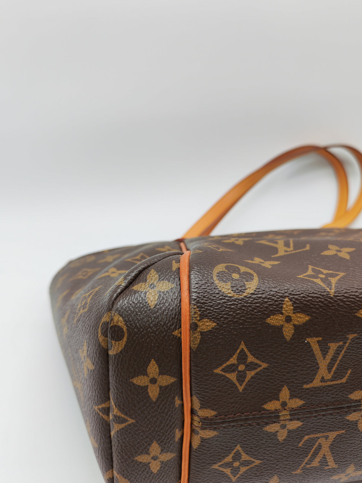 Louis Vuitton Totally PM Shoulder Bag in Monogram Canvas and Gold Hardware (Datecode: DU3175)