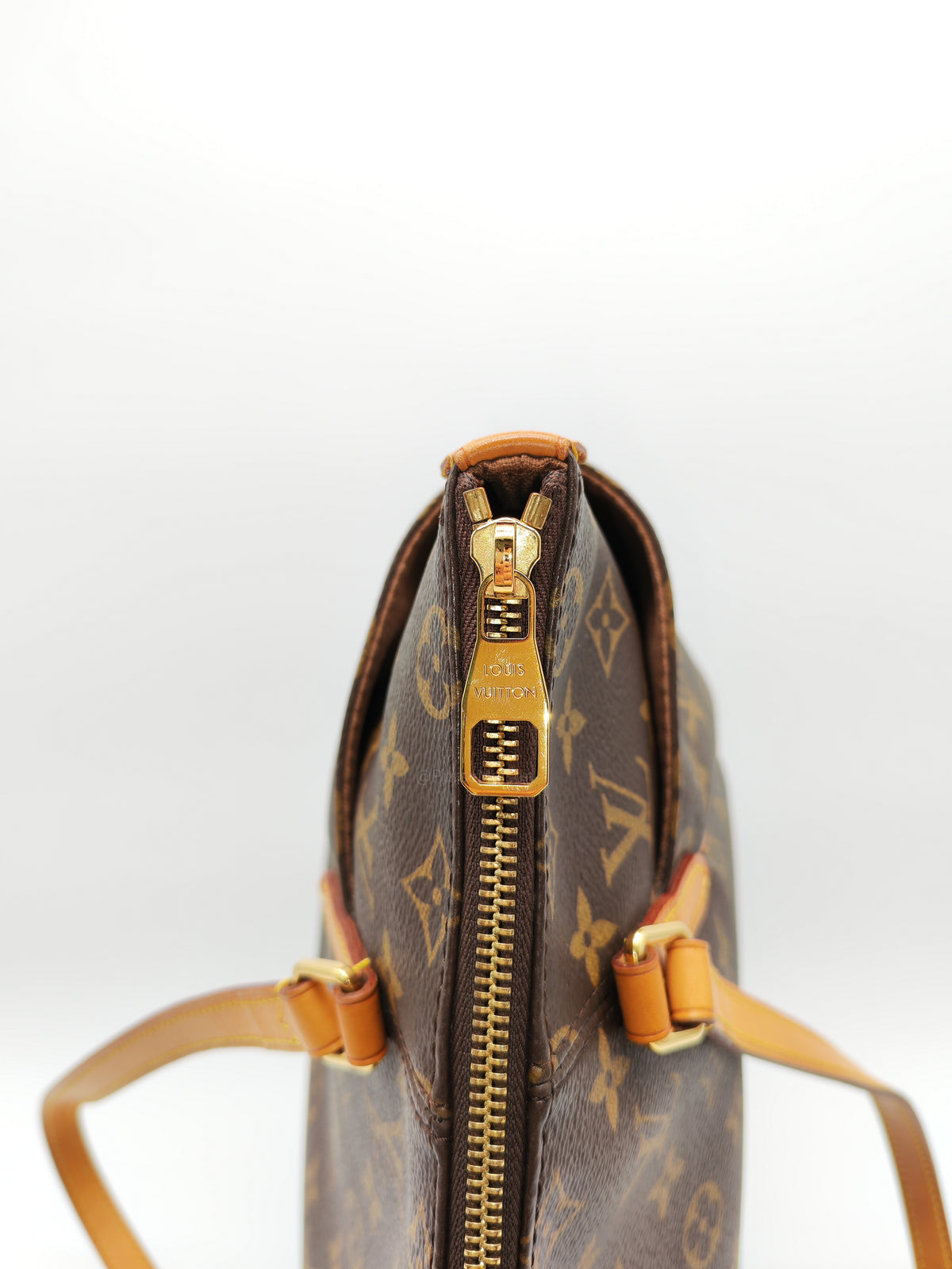 Louis Vuitton Totally PM Shoulder Bag in Monogram Canvas and Gold Hardware (Datecode: DU3175)