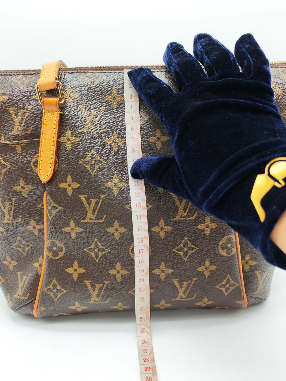 Louis Vuitton Totally PM Shoulder Bag in Monogram Canvas and Gold Hardware (Datecode: DU3175)