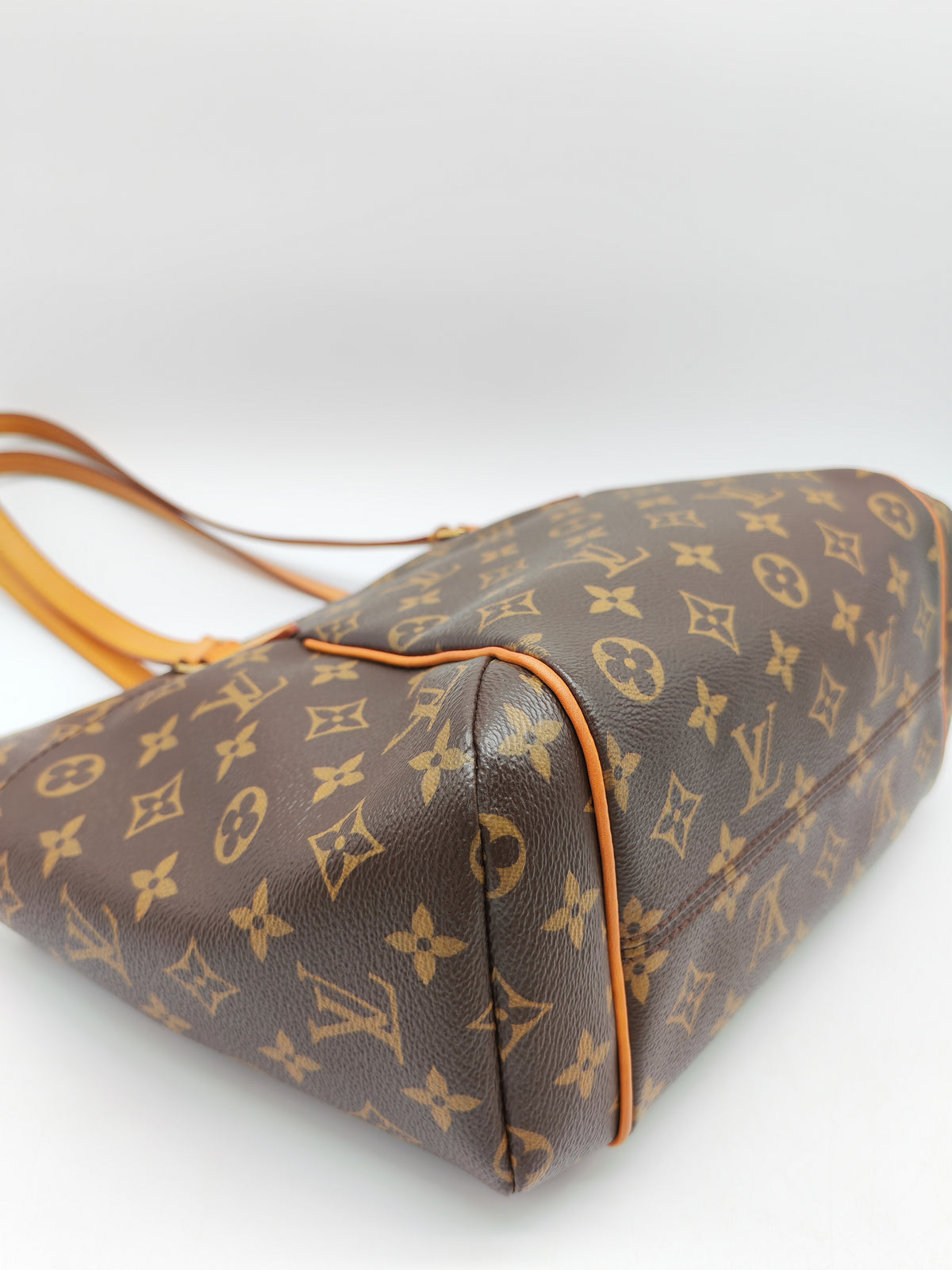 Louis Vuitton Totally PM Shoulder Bag in Monogram Canvas and Gold Hardware (Datecode: DU3175)