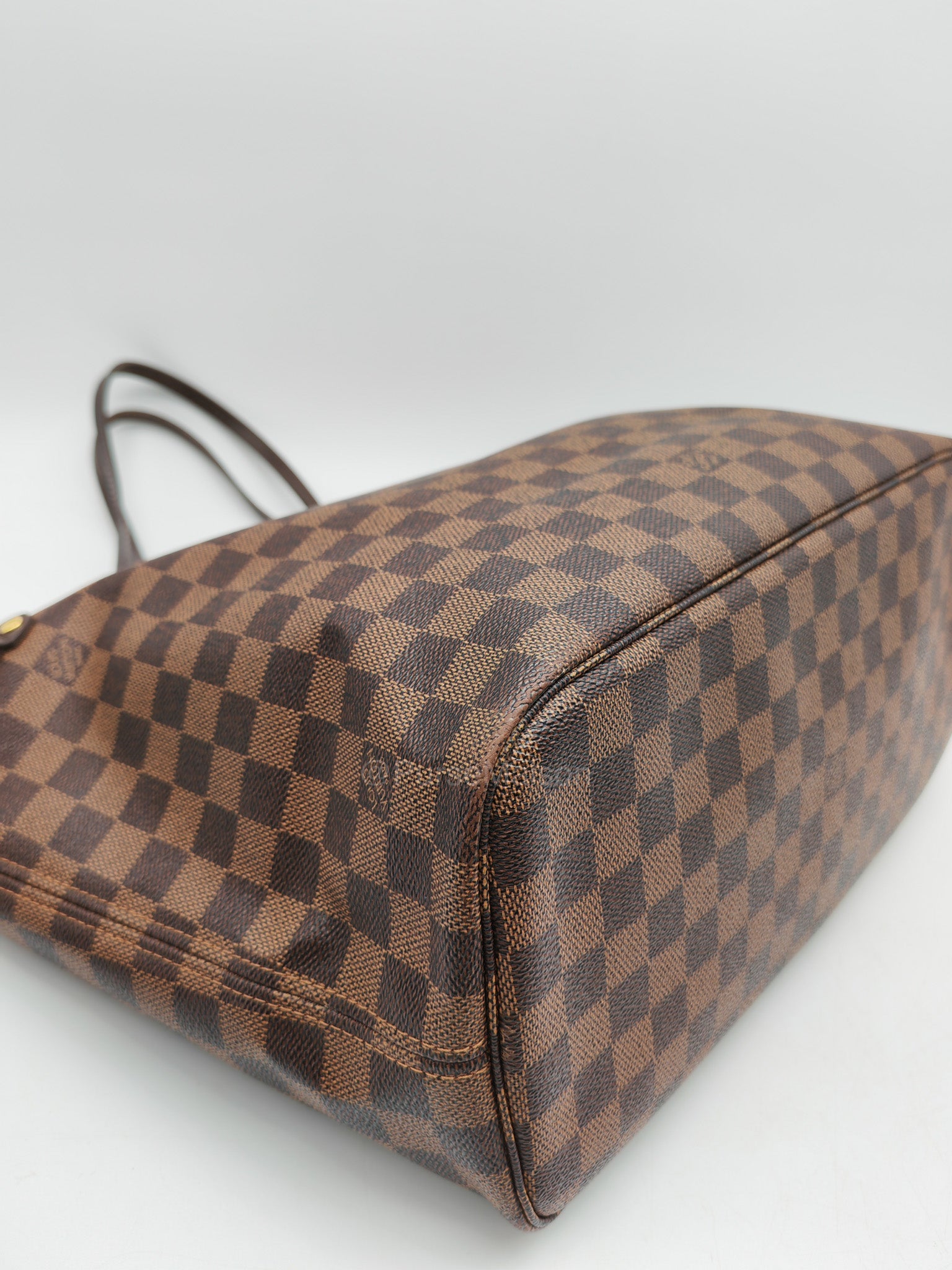 Louis Vuitton Neverfull MM in Damier Ebene Canvas (Date Code: AR4185)