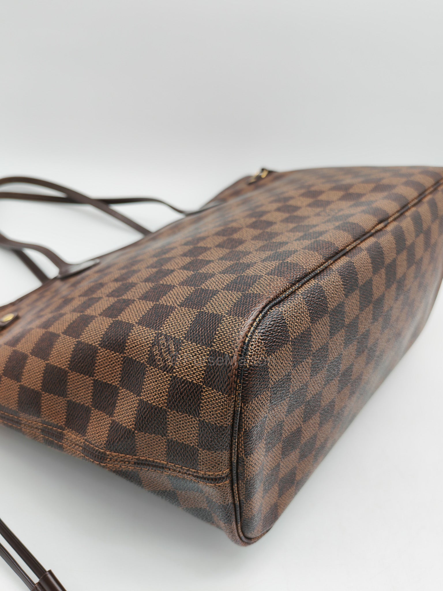 Louis Vuitton Neverfull MM in Damier Ebene Canvas (Date Code: AR4185)
