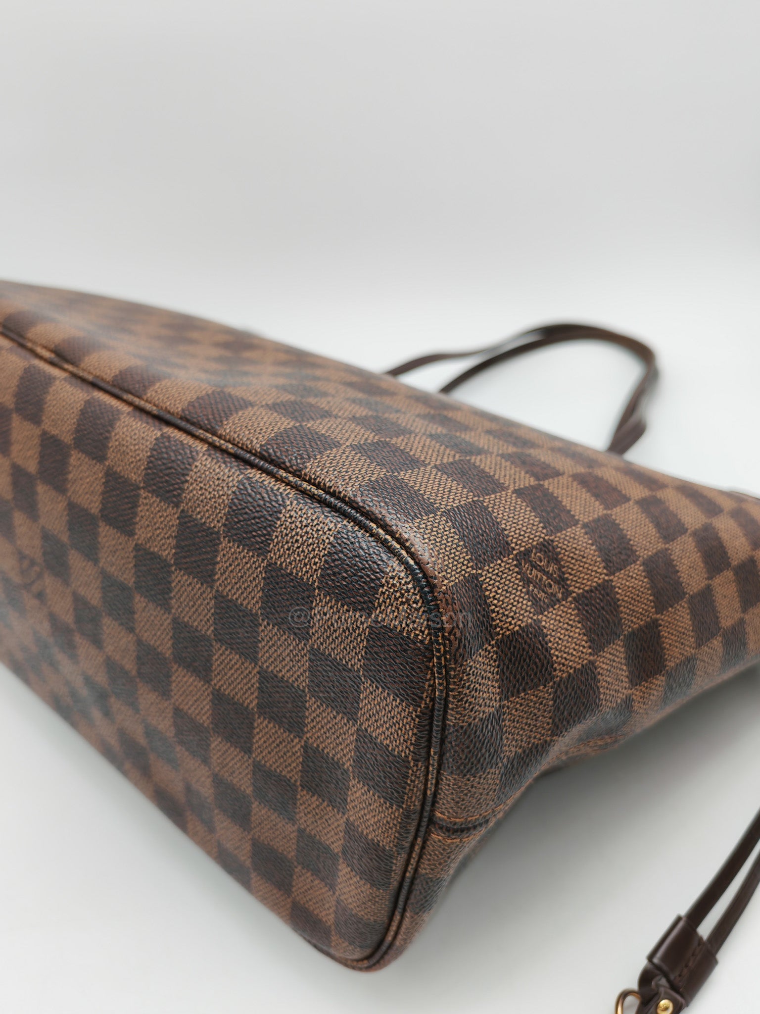 Louis Vuitton Neverfull MM in Damier Ebene Canvas (Date Code: AR4185)