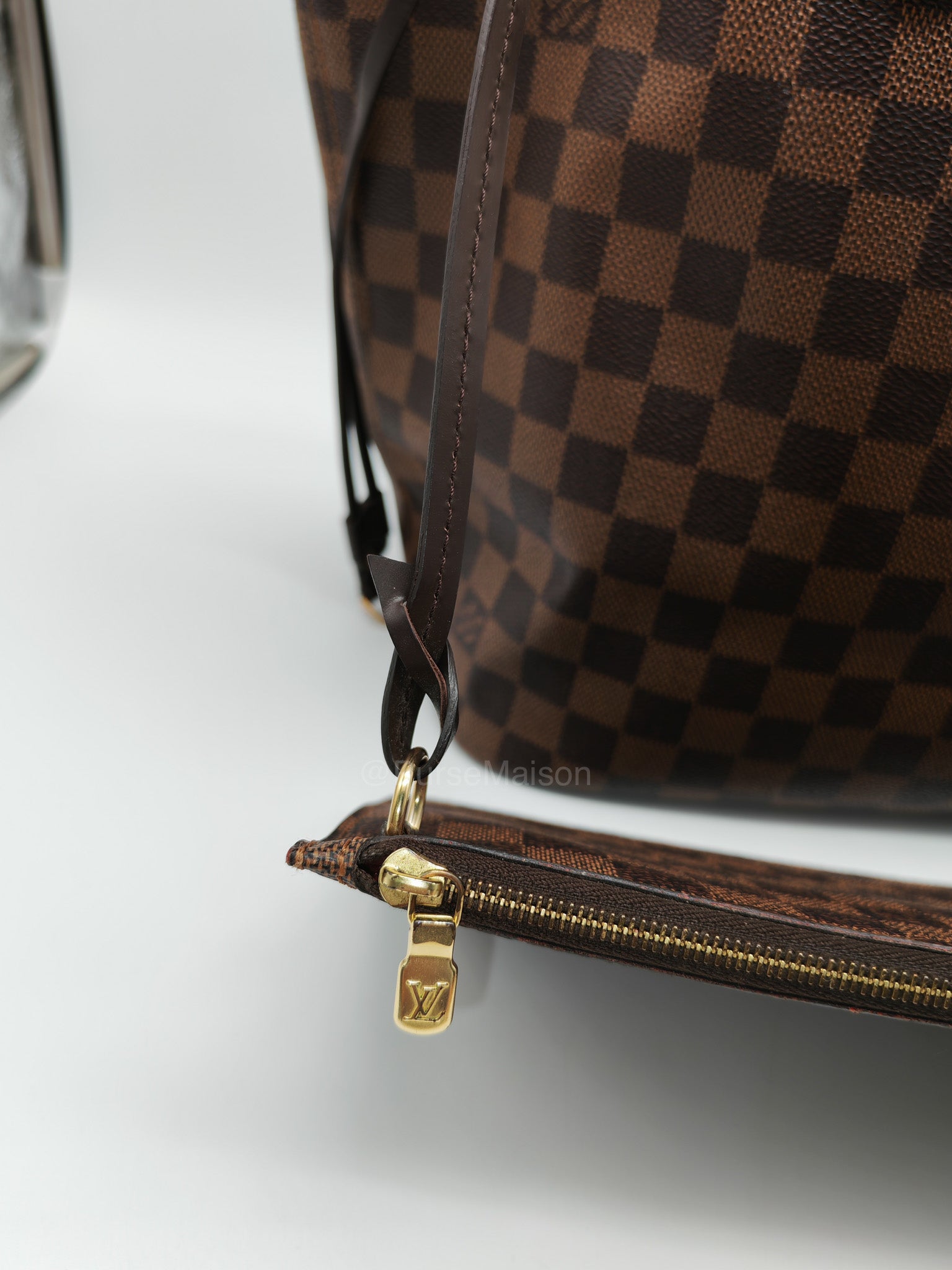 Louis Vuitton Neverfull MM in Damier Ebene Canvas (Date Code: AR4185)