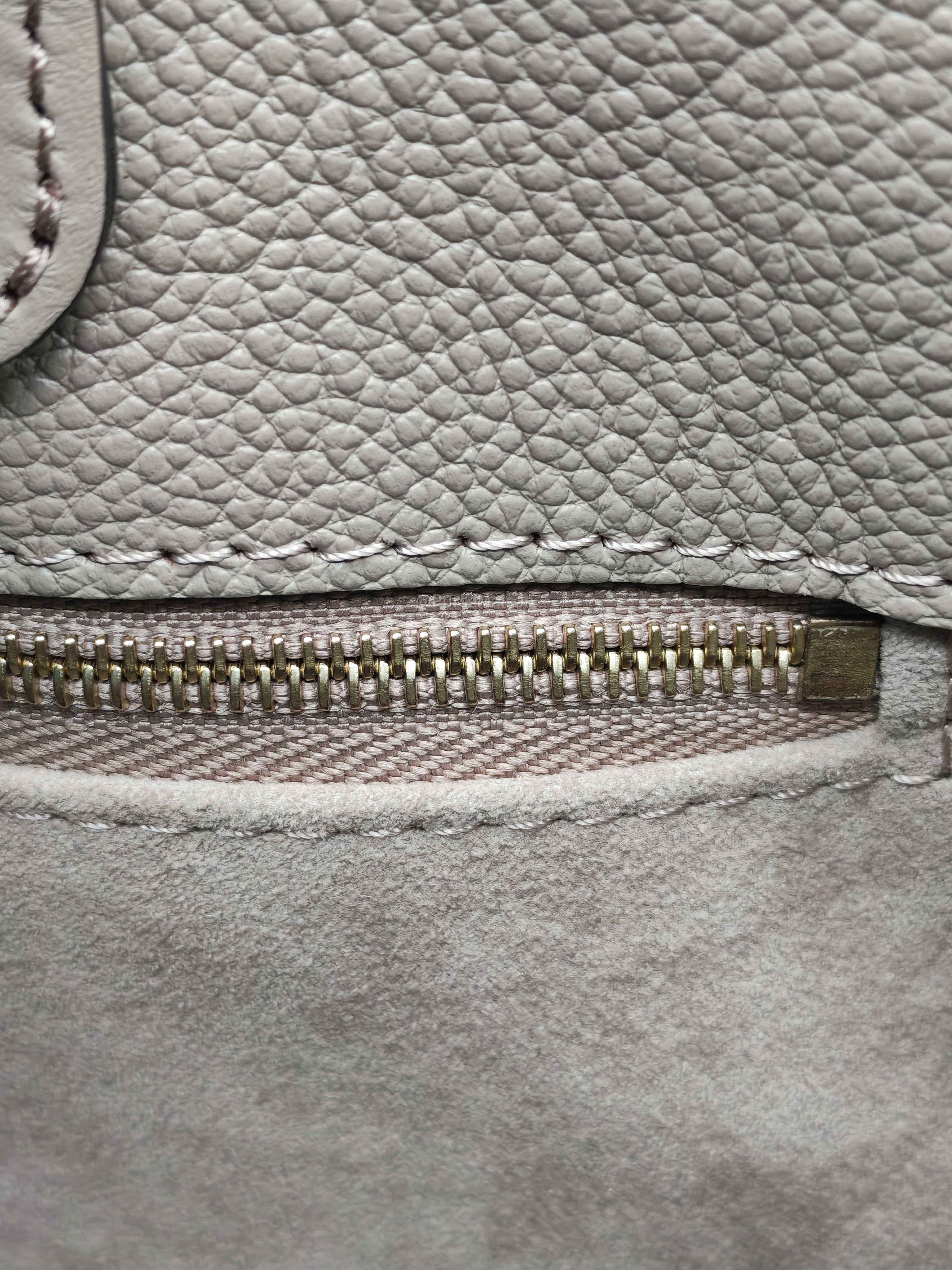 Louis Vuitton OnTheGo Tote Bag MM in Tourtorelle Monogram Empreinte Leather(Microchip)