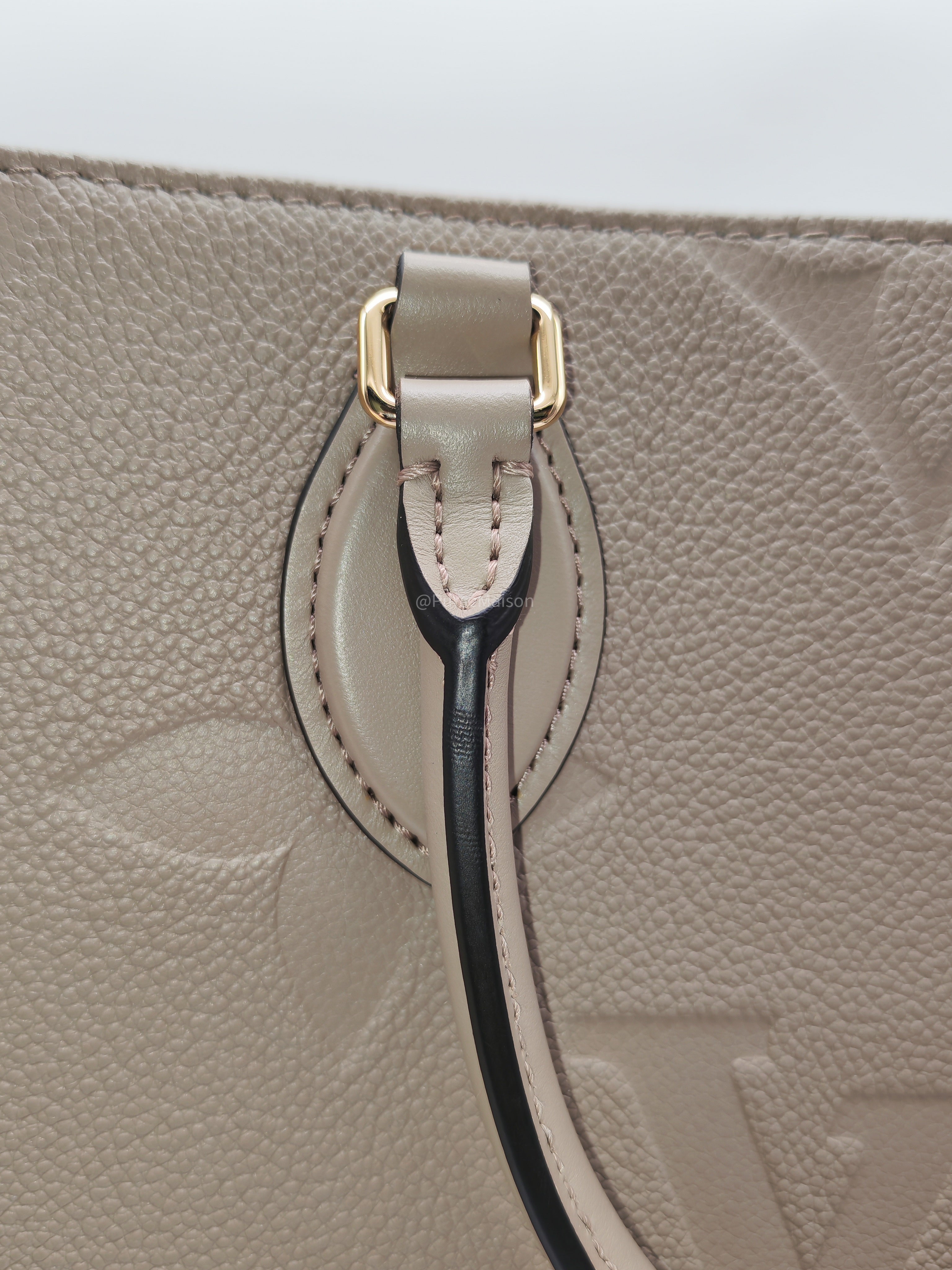 Louis Vuitton OnTheGo Tote Bag MM in Tourtorelle Monogram Empreinte Leather(Microchip)