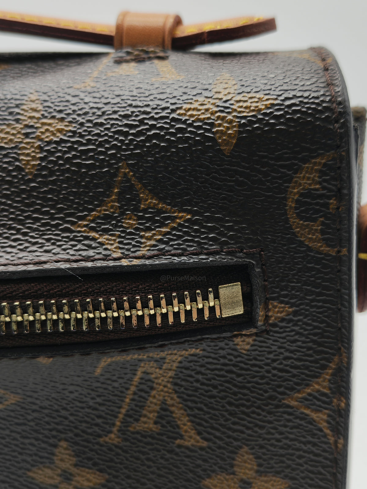 Louis Vuitton Pochette Metis in Monogram Canvas and Gold Hardware (Datecode: DR2173)