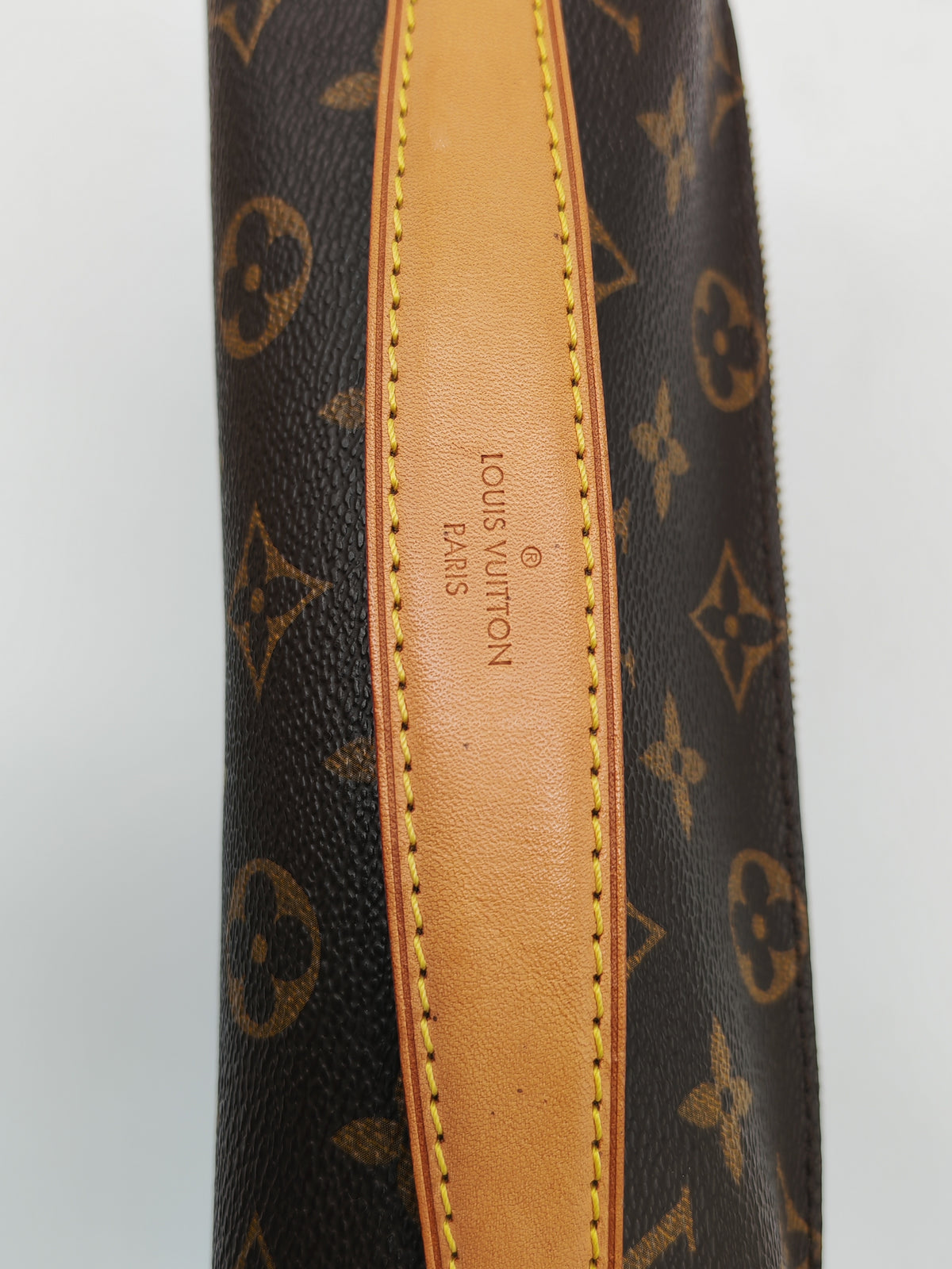 Louis Vuitton Pochette Metis in Monogram Canvas and Gold Hardware (Datecode: DR2173)