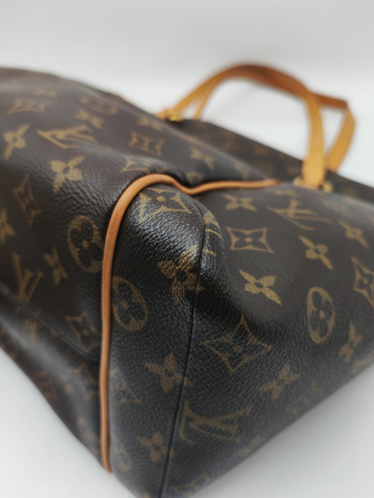 Louis Vuitton Totally MM Shoulder Bag in Monogram Canvas and Gold Hardware (Datecode: FL1180) | Purse Maison Luxury Bags Shop