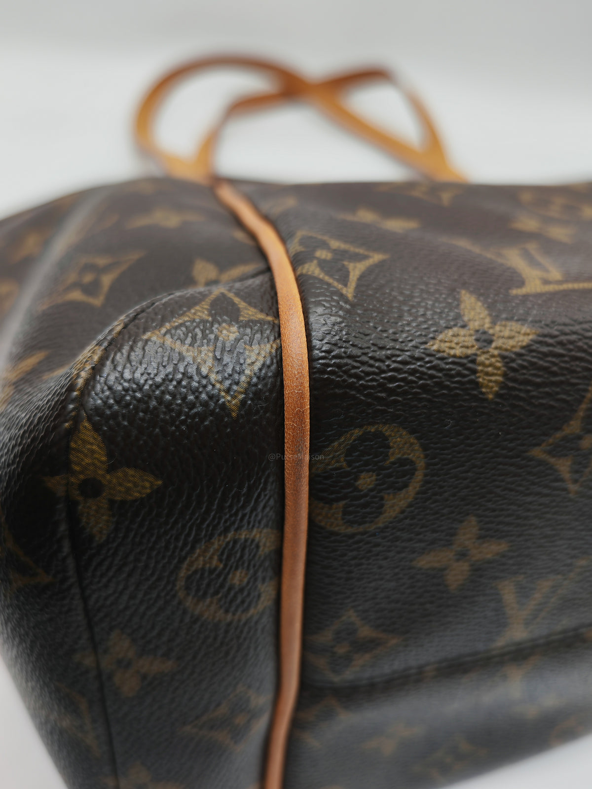 Louis Vuitton Totally MM Shoulder Bag in Monogram Canvas and Gold Hardware (Datecode: FL1180) | Purse Maison Luxury Bags Shop