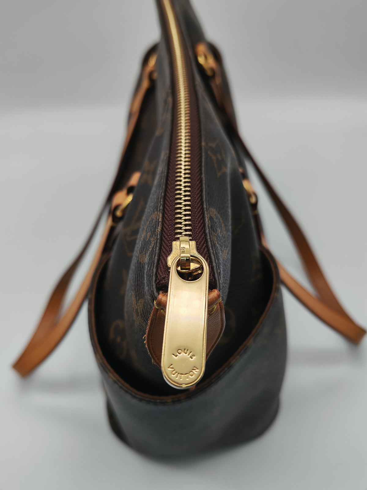 Louis Vuitton Totally MM Shoulder Bag in Monogram Canvas and Gold Hardware (Datecode: FL1180) | Purse Maison Luxury Bags Shop