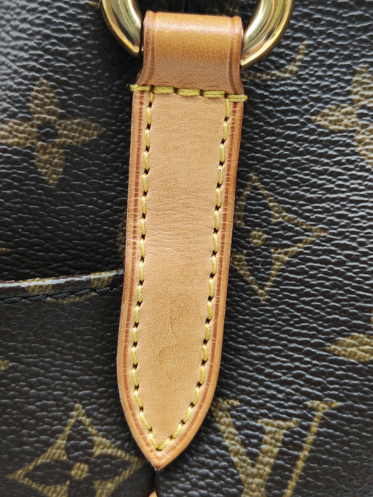 Louis Vuitton Totally MM Shoulder Bag in Monogram Canvas and Gold Hardware (Datecode: FL1180)