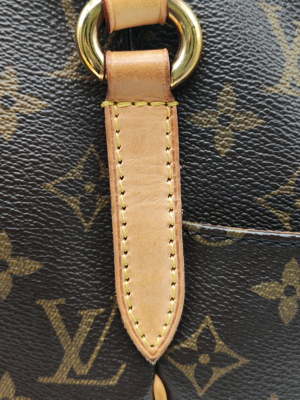 Louis Vuitton Totally MM Shoulder Bag in Monogram Canvas and Gold Hardware (Datecode: FL1180)