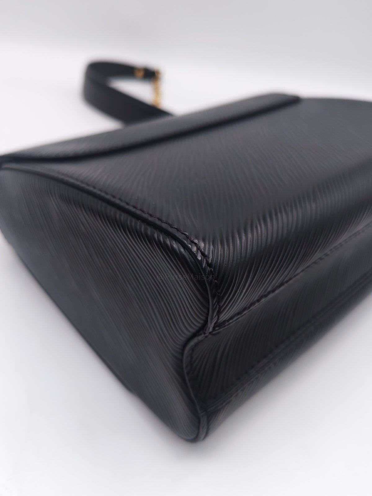 Louis Vuitton Twist Bag MM in Black Epi Leather Gold Hardware (Microchip)