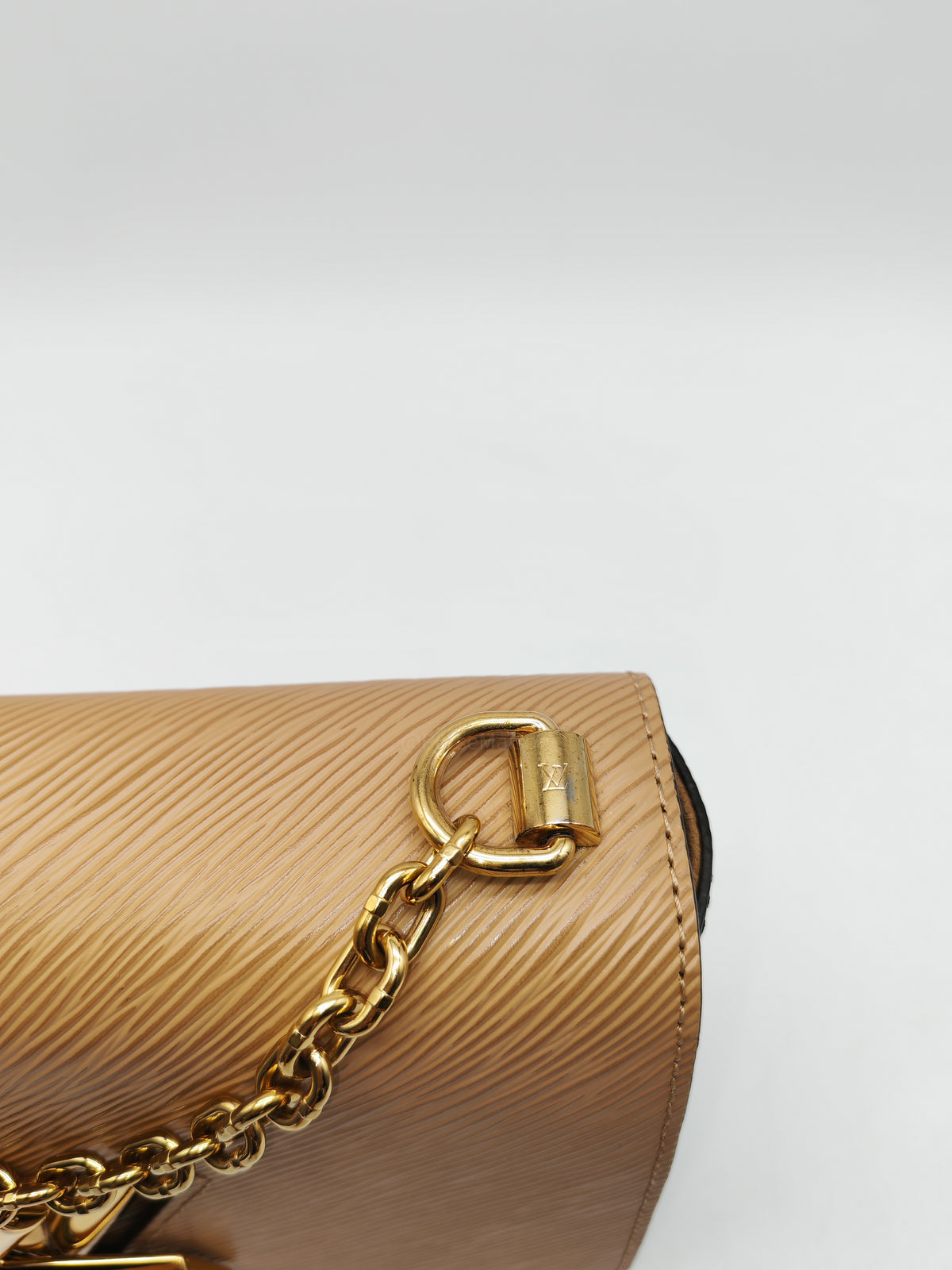 Louis Vuitton Twist MM in Camel Epi Leather and Gold Hardware (Datecode: SR4178)