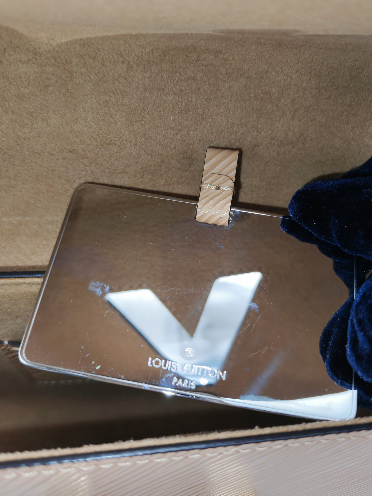 Louis Vuitton Twist MM in Camel Epi Leather and Gold Hardware (Datecode: SR4178)