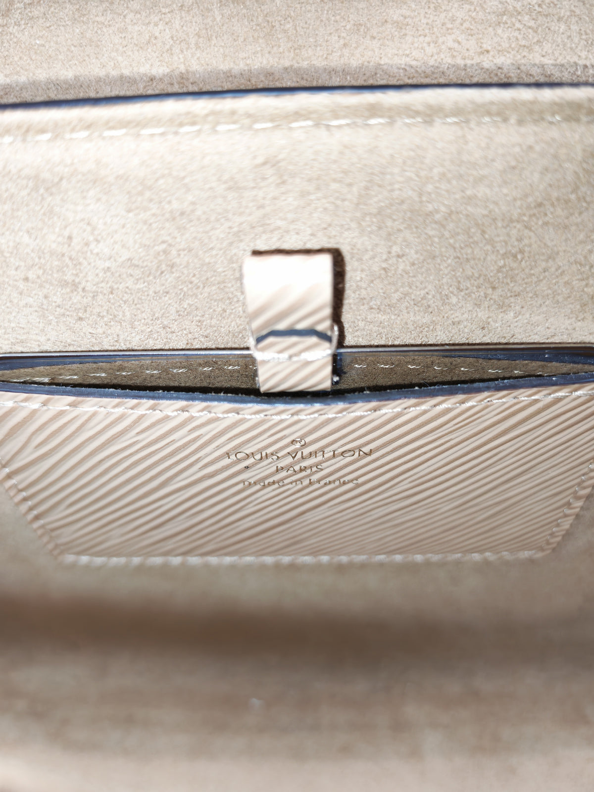 Louis Vuitton Twist MM in Camel Epi Leather and Gold Hardware (Datecode: SR4178)