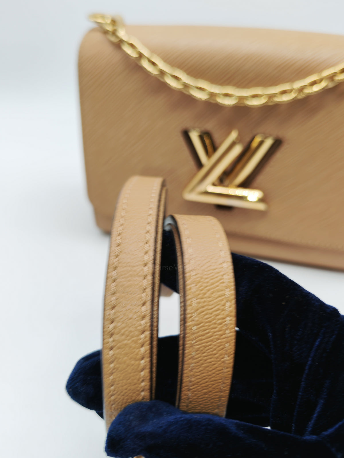 Louis Vuitton Twist MM in Camel Epi Leather and Gold Hardware (Datecode: SR4178)