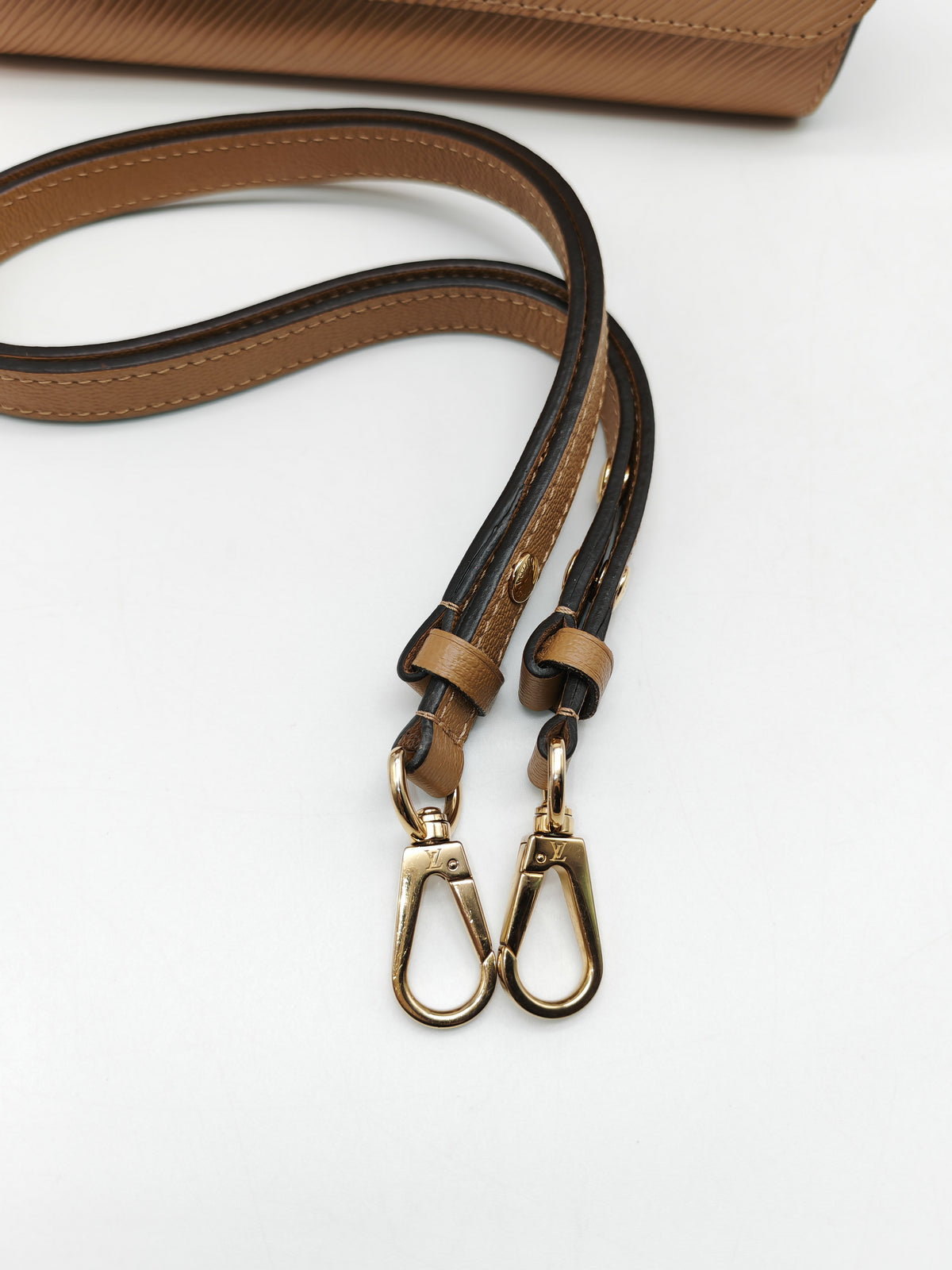 Louis Vuitton Twist MM in Camel Epi Leather and Gold Hardware (Datecode: SR4178)