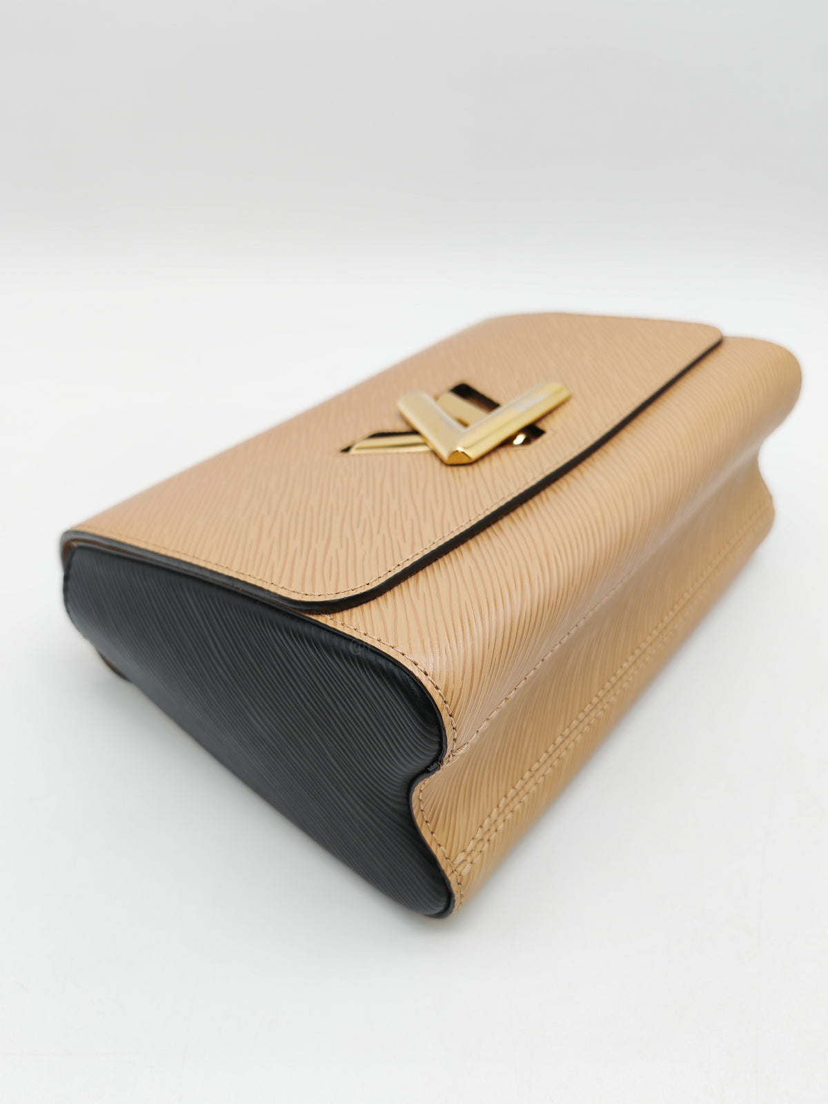 Louis Vuitton Twist MM in Camel Epi Leather and Gold Hardware (Datecode: SR4178)