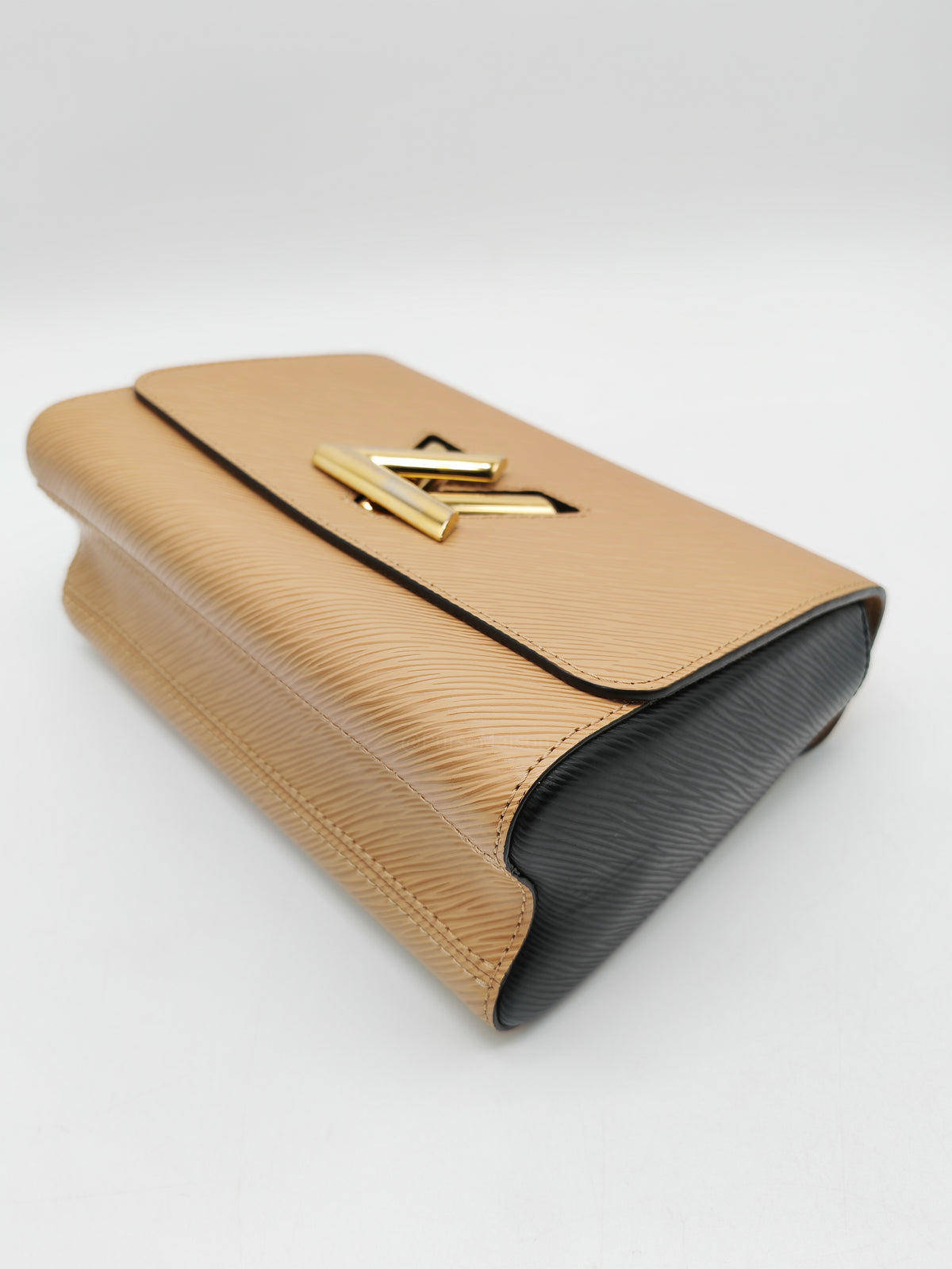 Louis Vuitton Twist MM in Camel Epi Leather and Gold Hardware (Datecode: SR4178)