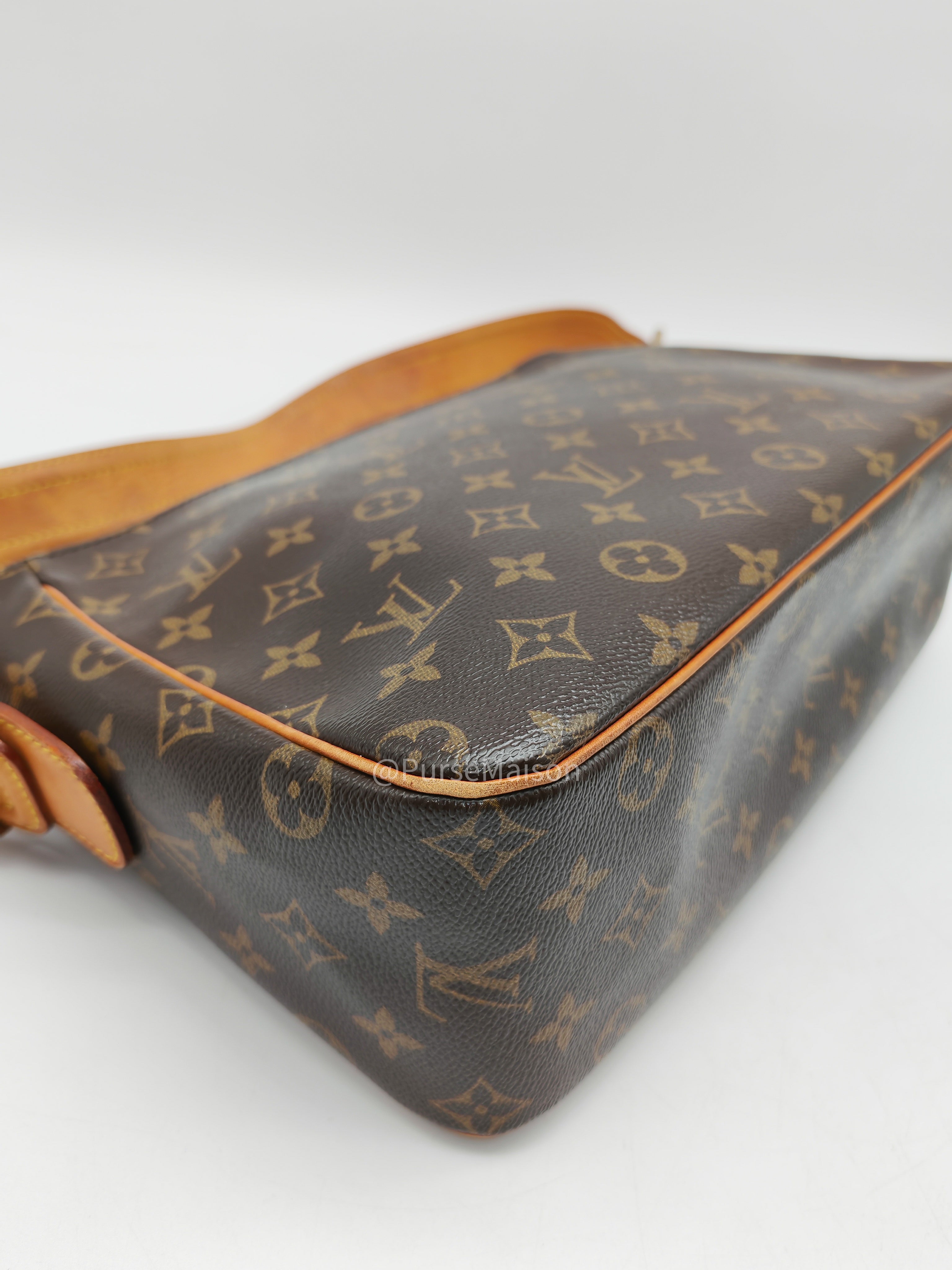 Louis Vuitton Viva-Cite GM in Monogram Canvas and Gold Hardware (Datecode: AR0045)