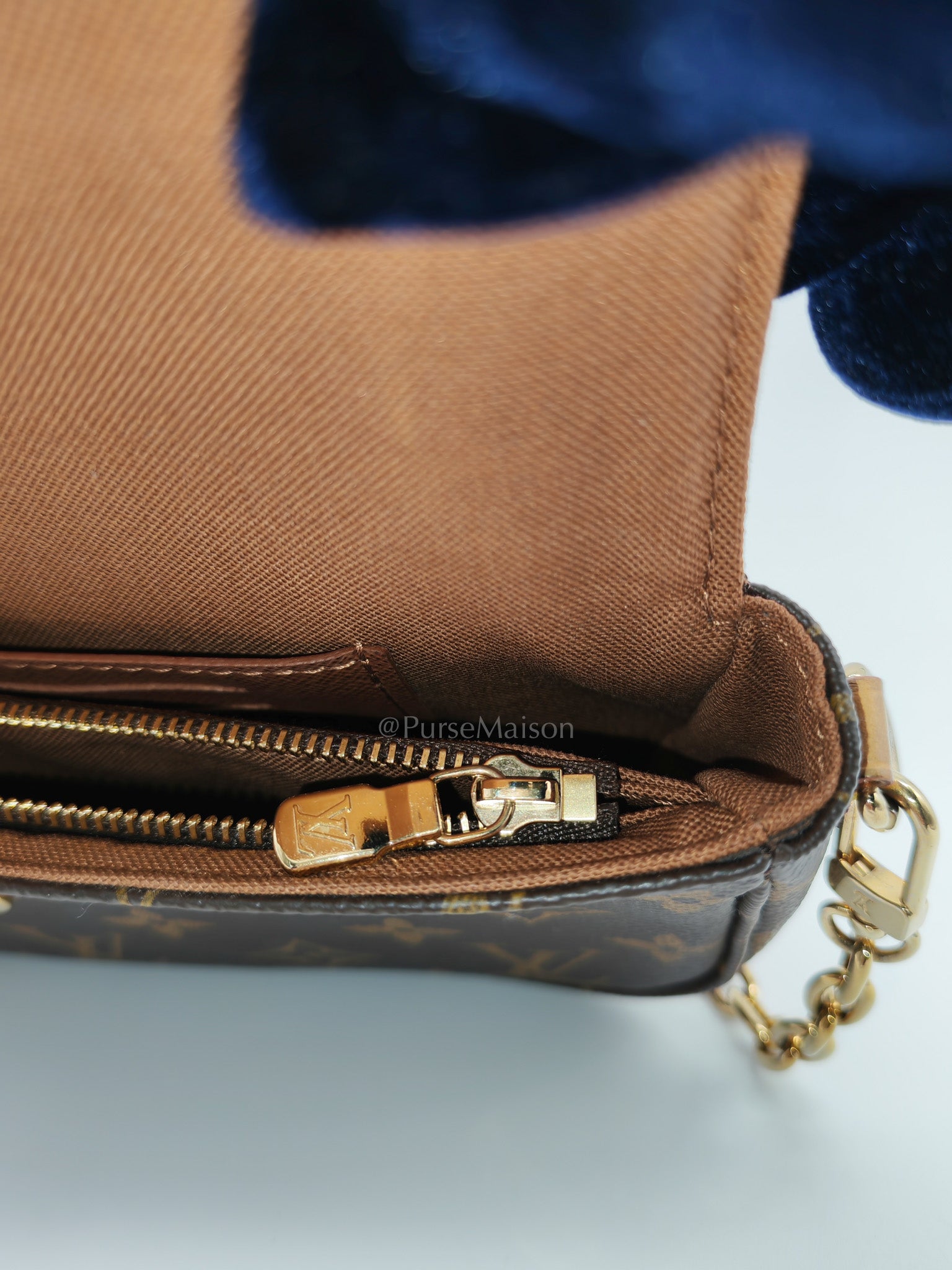 Ivy Wallet On Chain in Monogram Canvas Shoulder Bag (Microchip)