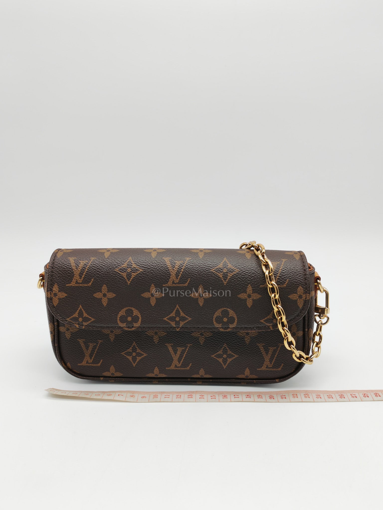 Ivy Wallet On Chain in Monogram Canvas Shoulder Bag (Microchip)