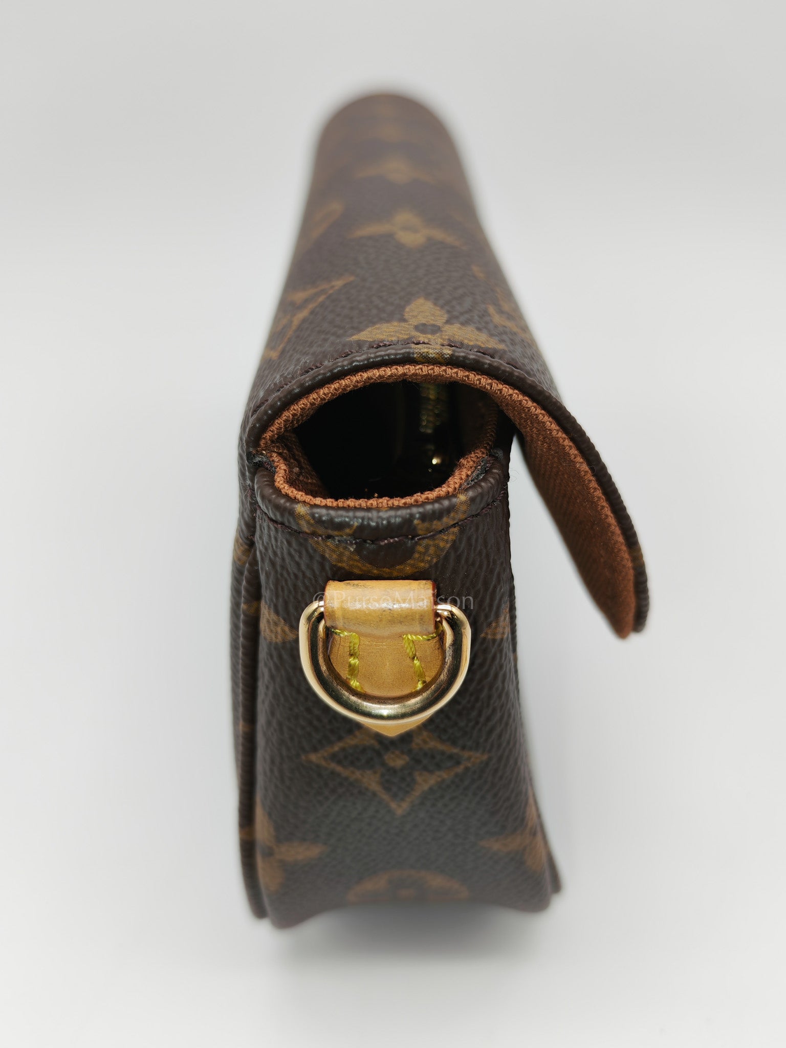 Ivy Wallet On Chain in Monogram Canvas Shoulder Bag (Microchip)