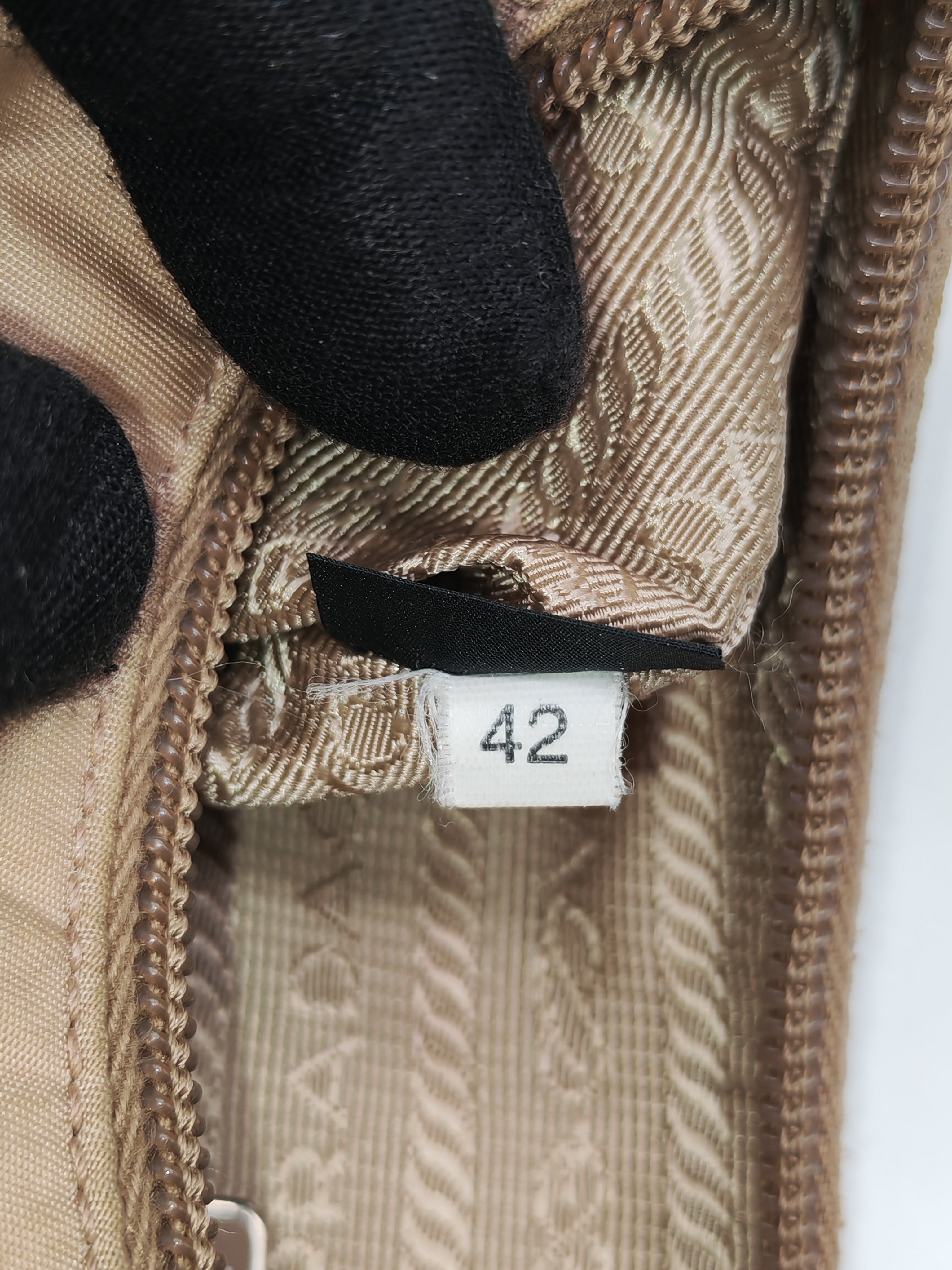 Prada Re-Edition 2000 Mini Bag in Beige Tessuto Nylon Leather