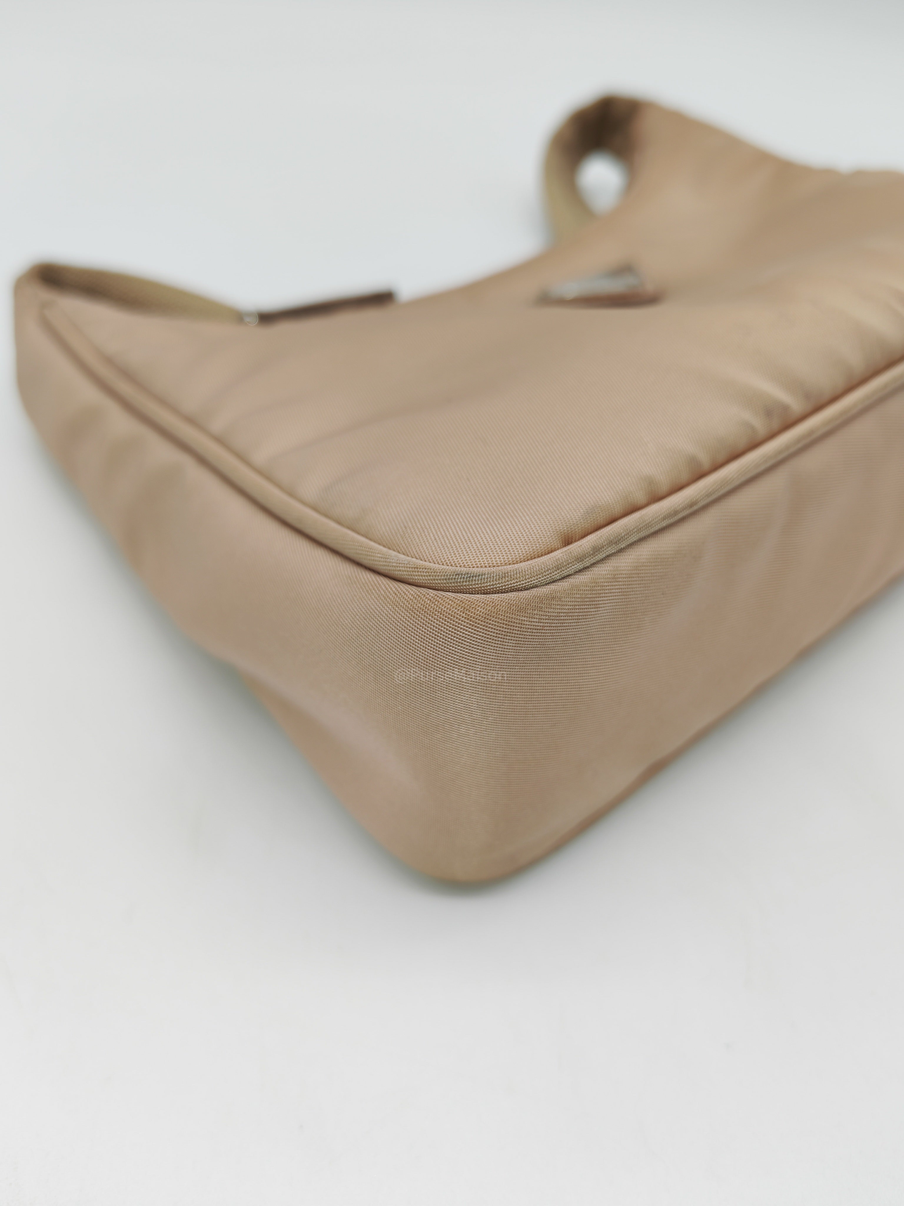 Prada Re-Edition 2000 Mini Bag in Beige Tessuto Nylon Leather