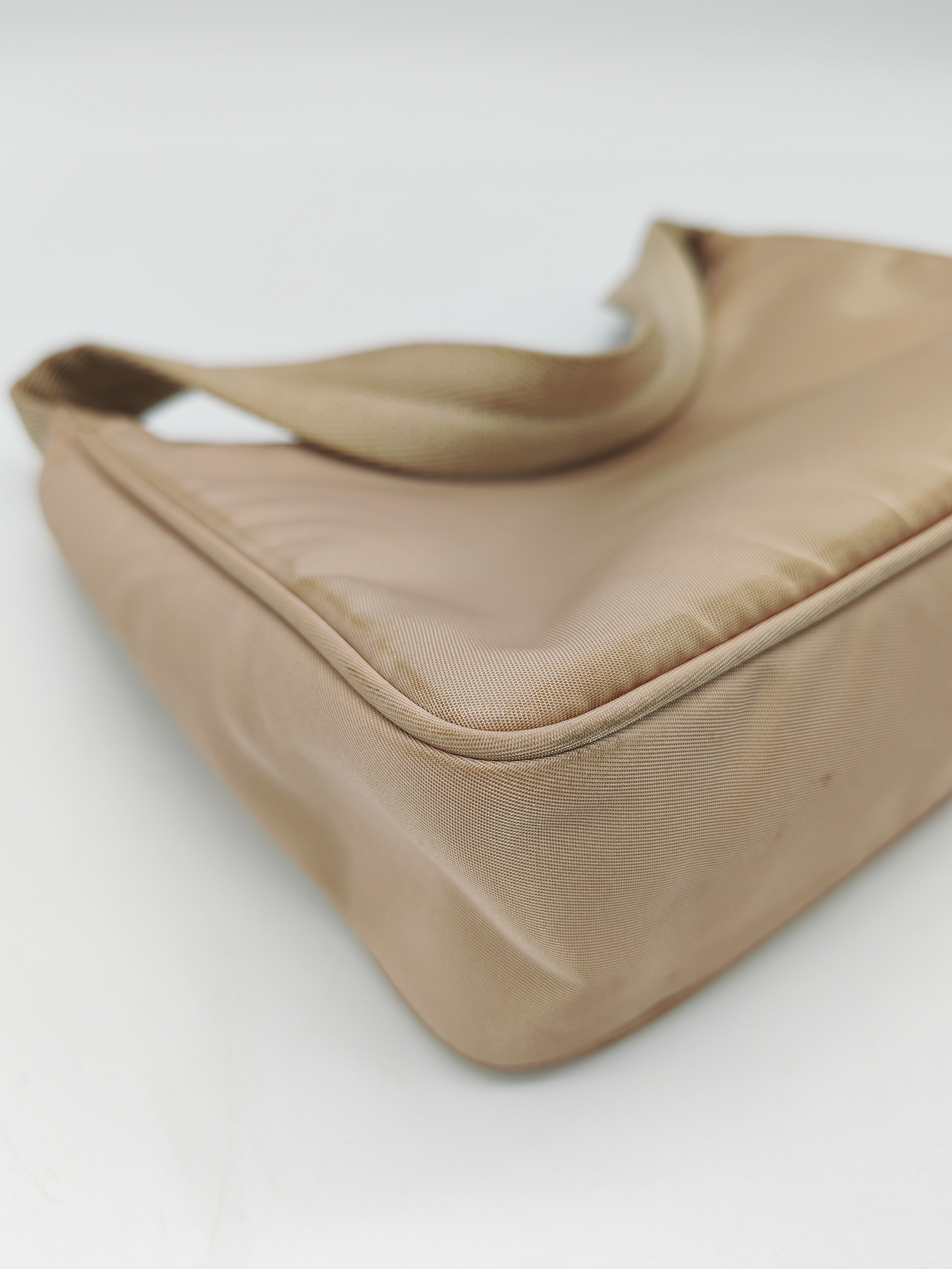 Prada Re-Edition 2000 Mini Bag in Beige Tessuto Nylon Leather
