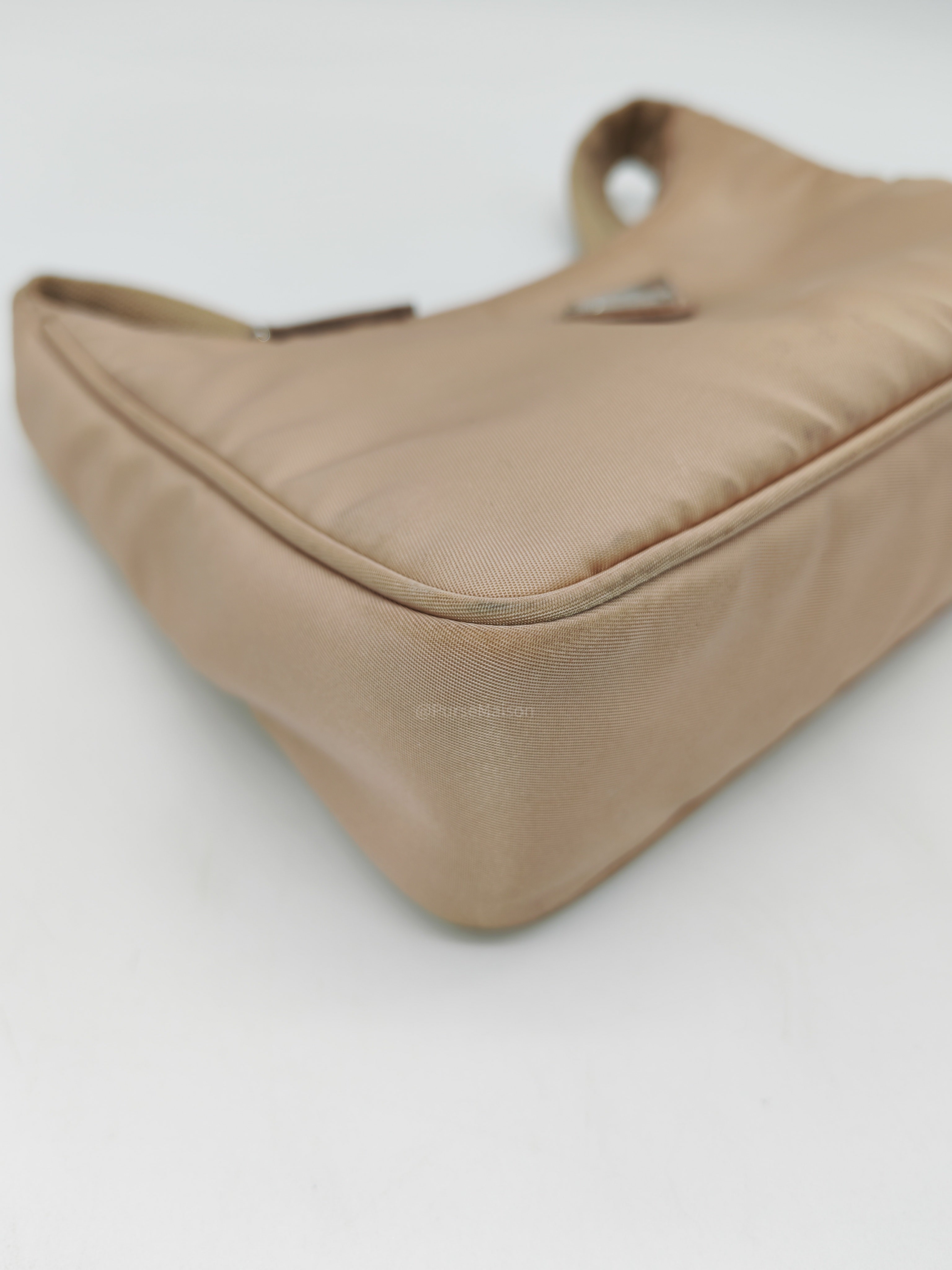 Prada Re-Edition 2000 Mini Bag in Beige Tessuto Nylon Leather