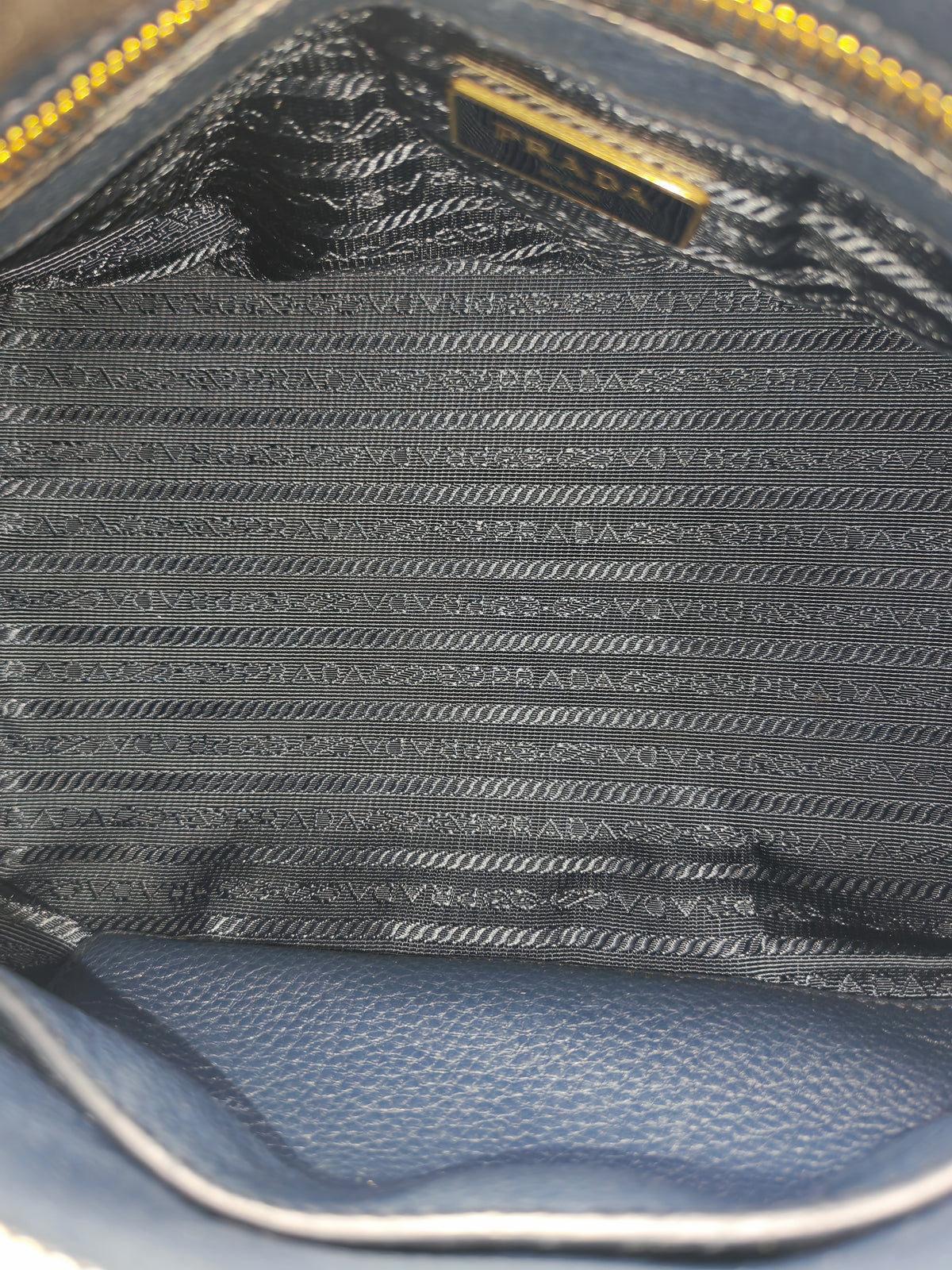 Prada 1BB797 Vitello Phenix Bauletto in Baltico