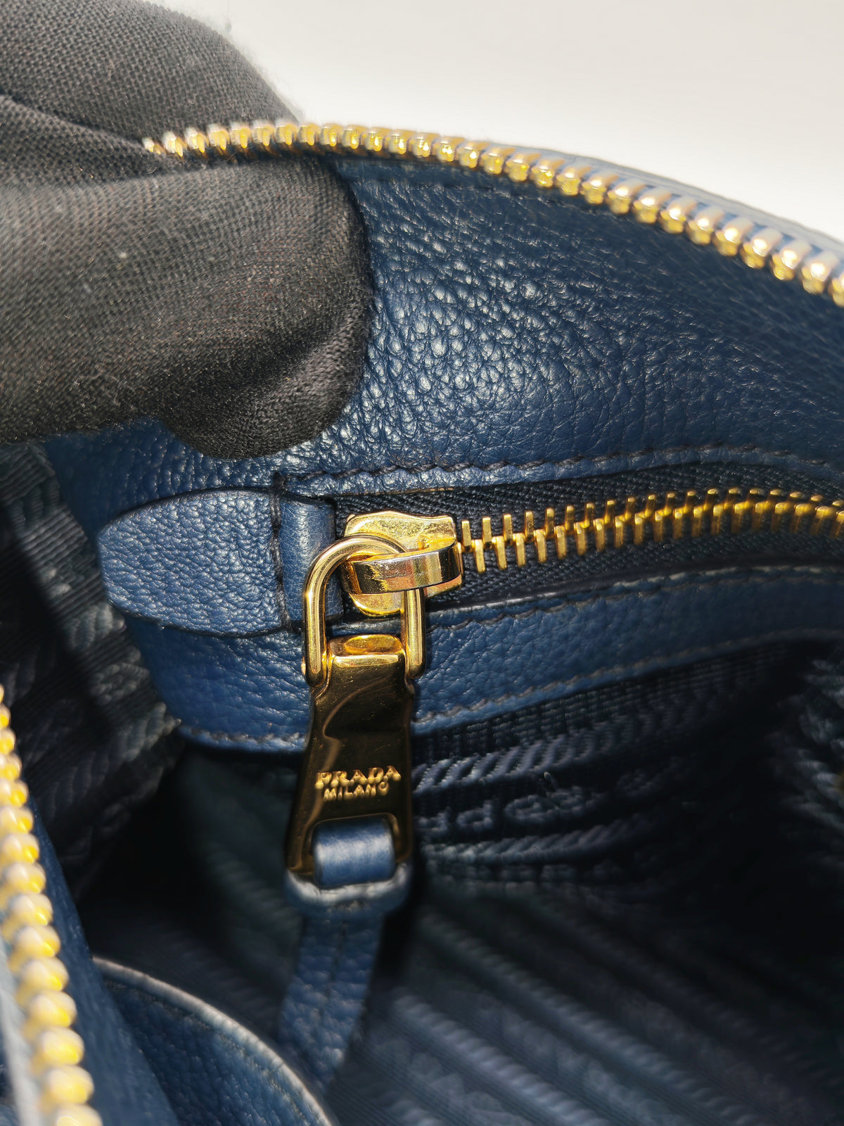 Prada 1BB797 Vitello Phenix Bauletto in Baltico