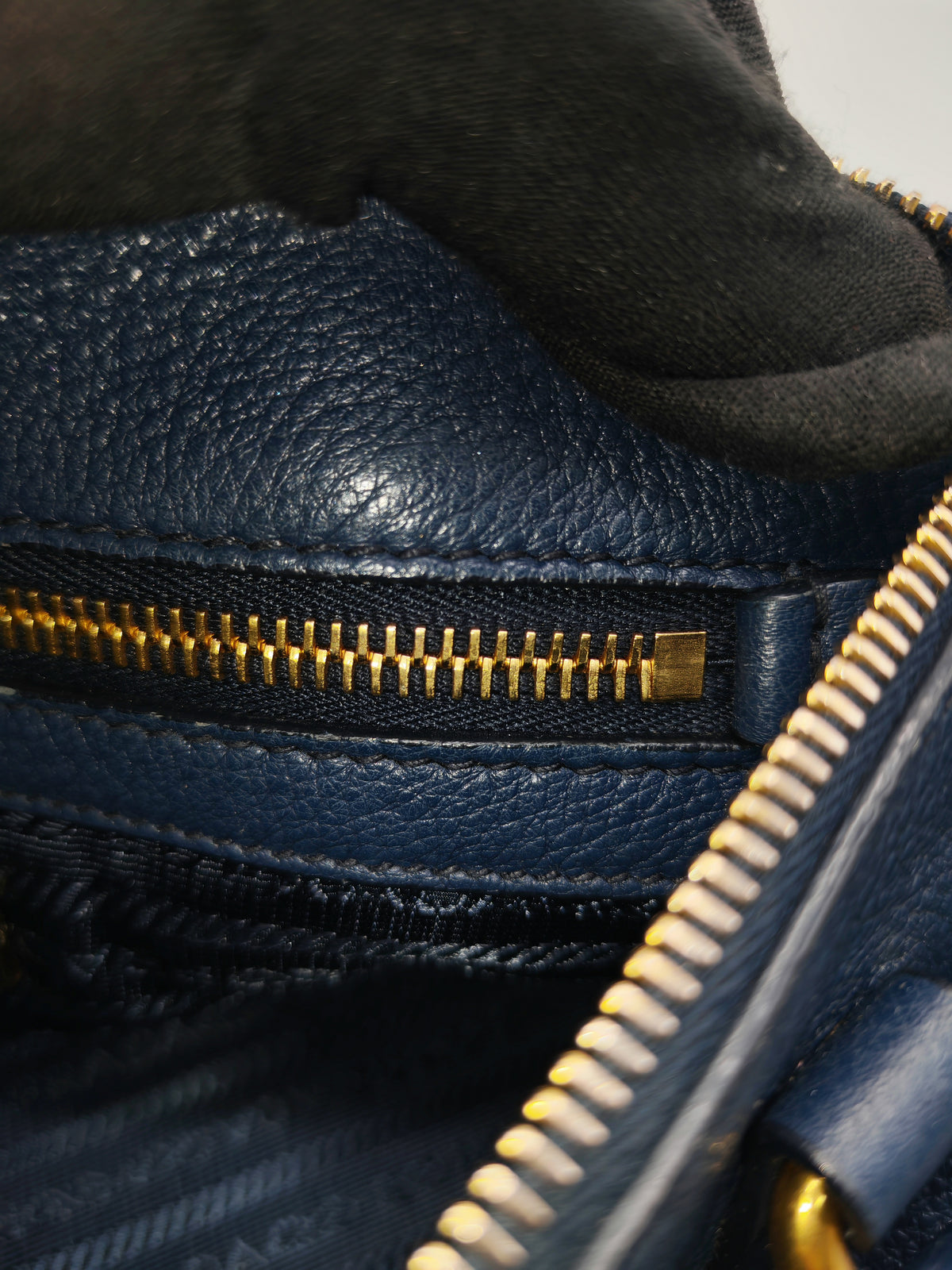 Prada 1BB797 Vitello Phenix Bauletto in Baltico