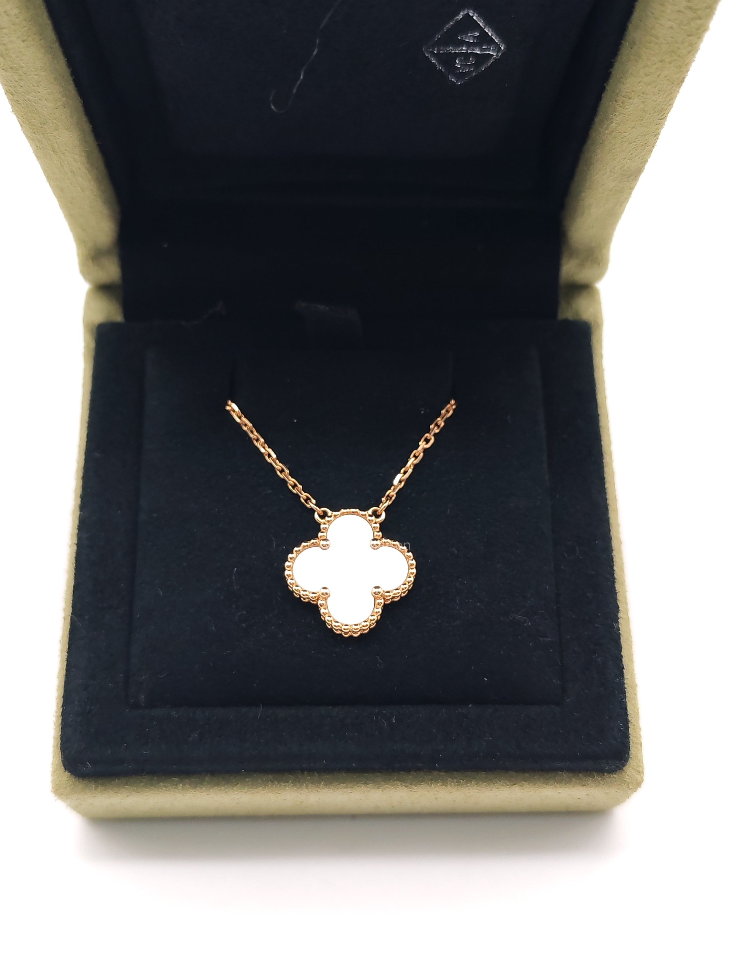 Van Cleef and Arpels Vintage Alhambra Pendant Mother of Pearl Clover Yellow Gold Necklace