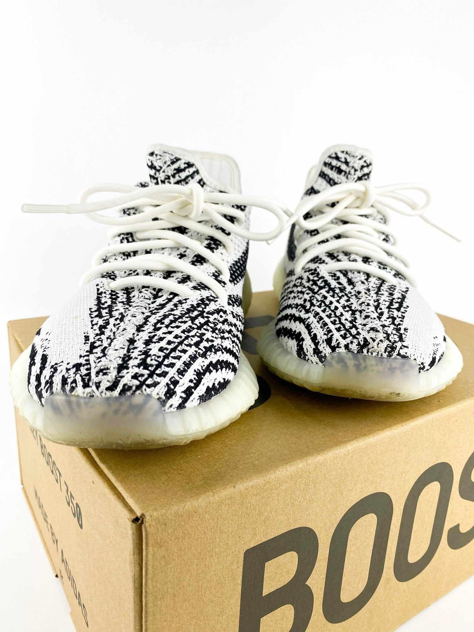 Adidas Yeezy Boost 350 zebra V2 Size 7 1/2 US Men's