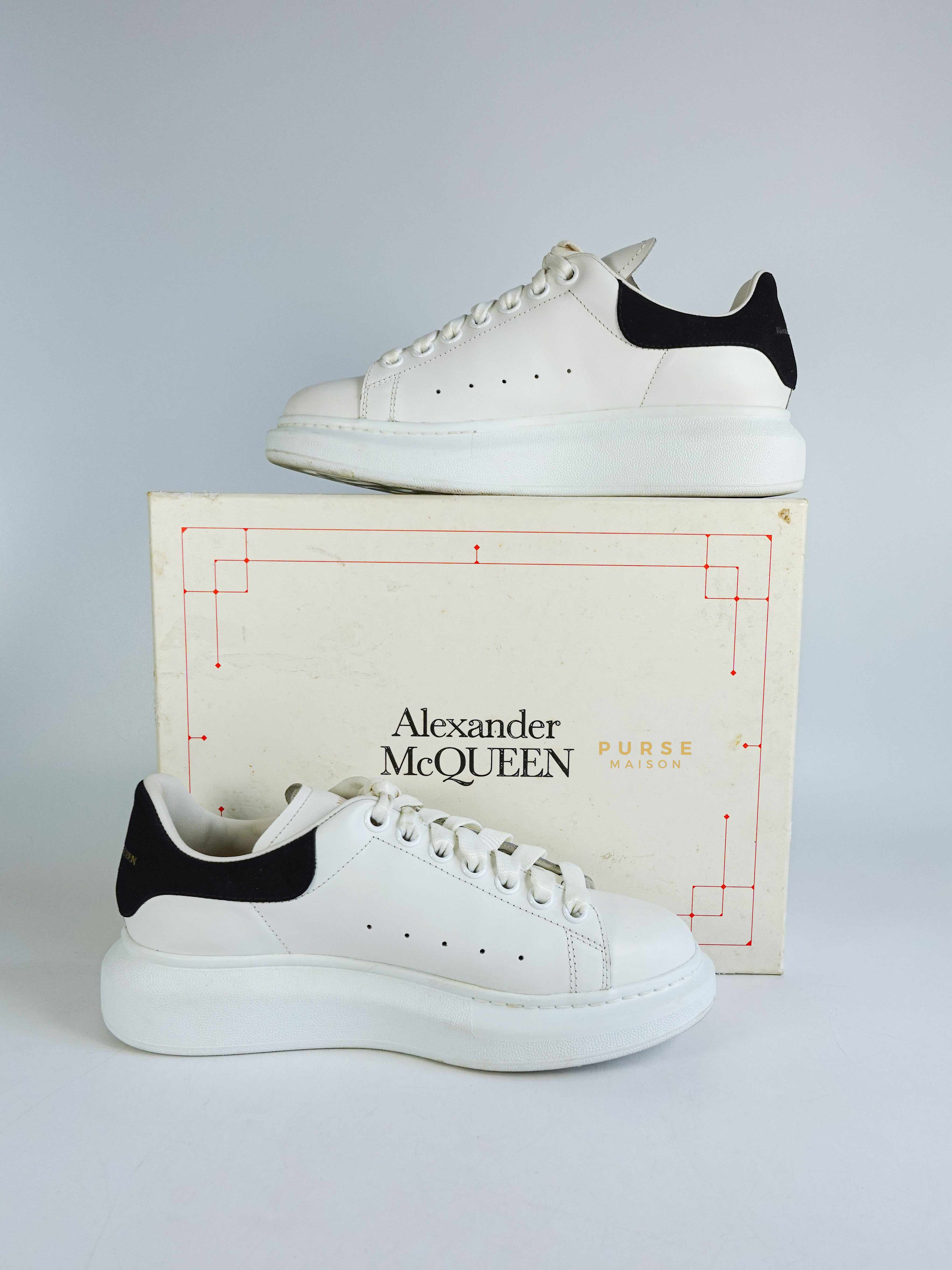 Alexander McQueen Pelle S. Gomma Larry Daim Velour White/Black Sneaker (Size 39 EUR, 25.5cm)
