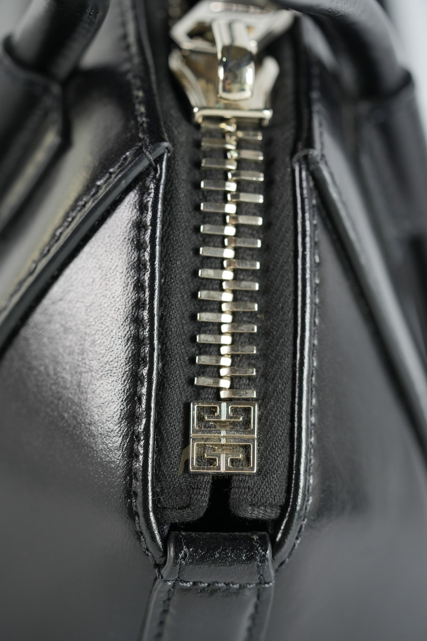 Antigona Lock Mini Handbag in Black Smooth Shiny Calfskin Leather | Purse Maison Luxury Bags Shop