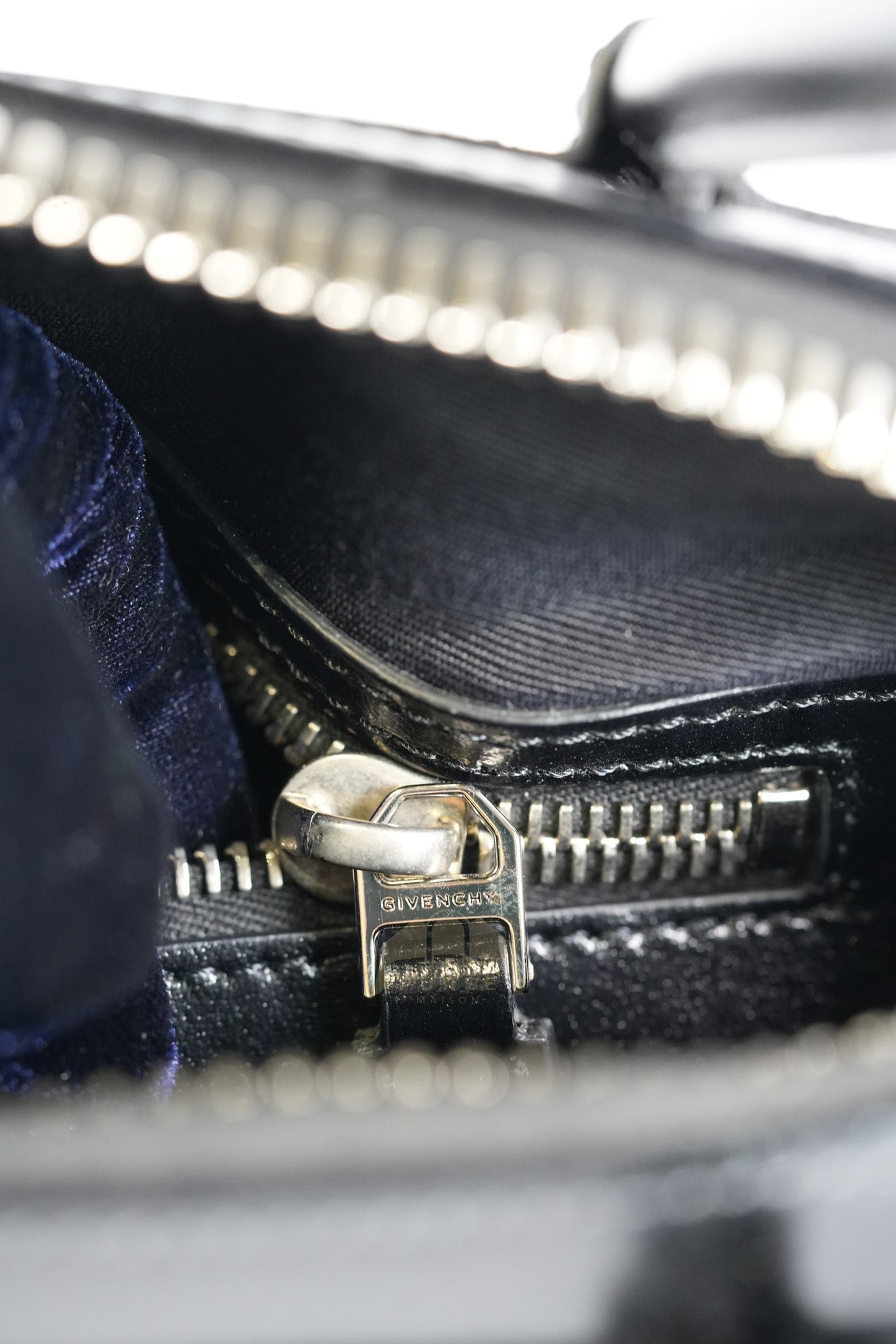 Antigona Lock Mini Handbag in Black Smooth Shiny Calfskin Leather | Purse Maison Luxury Bags Shop