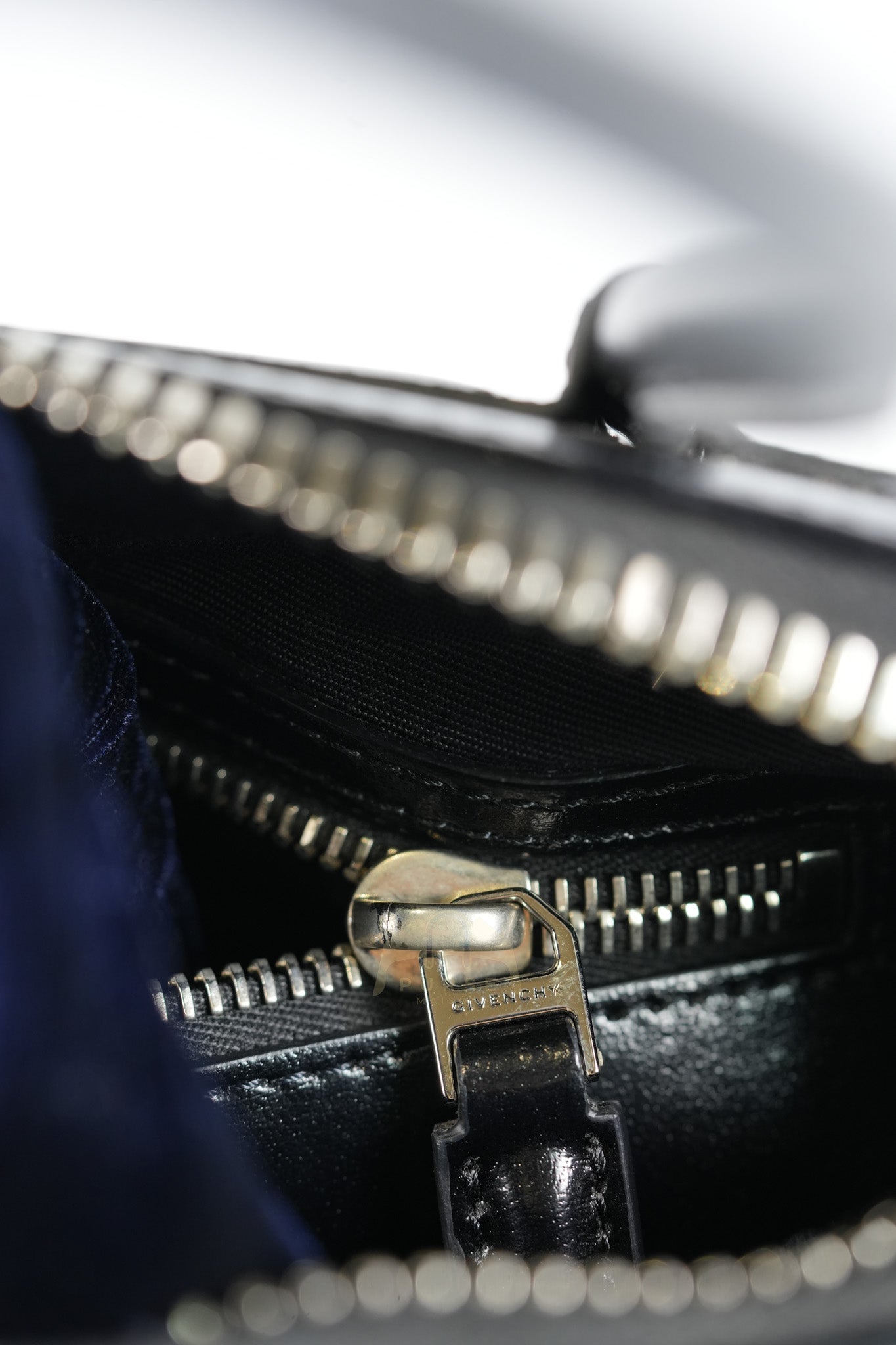 Antigona Lock Mini Handbag in Black Smooth Shiny Calfskin Leather | Purse Maison Luxury Bags Shop