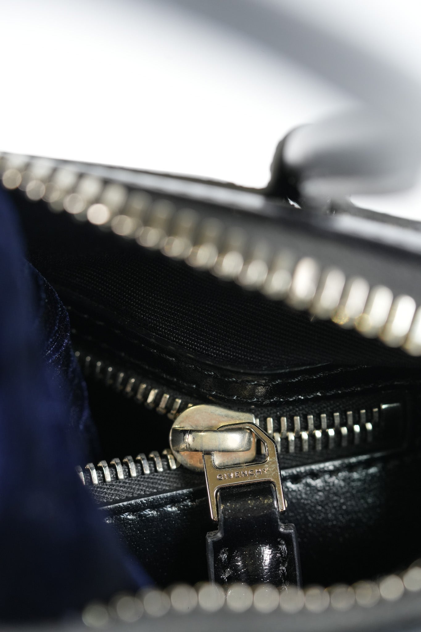 Antigona Lock Mini Handbag in Black Smooth Shiny Calfskin Leather | Purse Maison Luxury Bags Shop