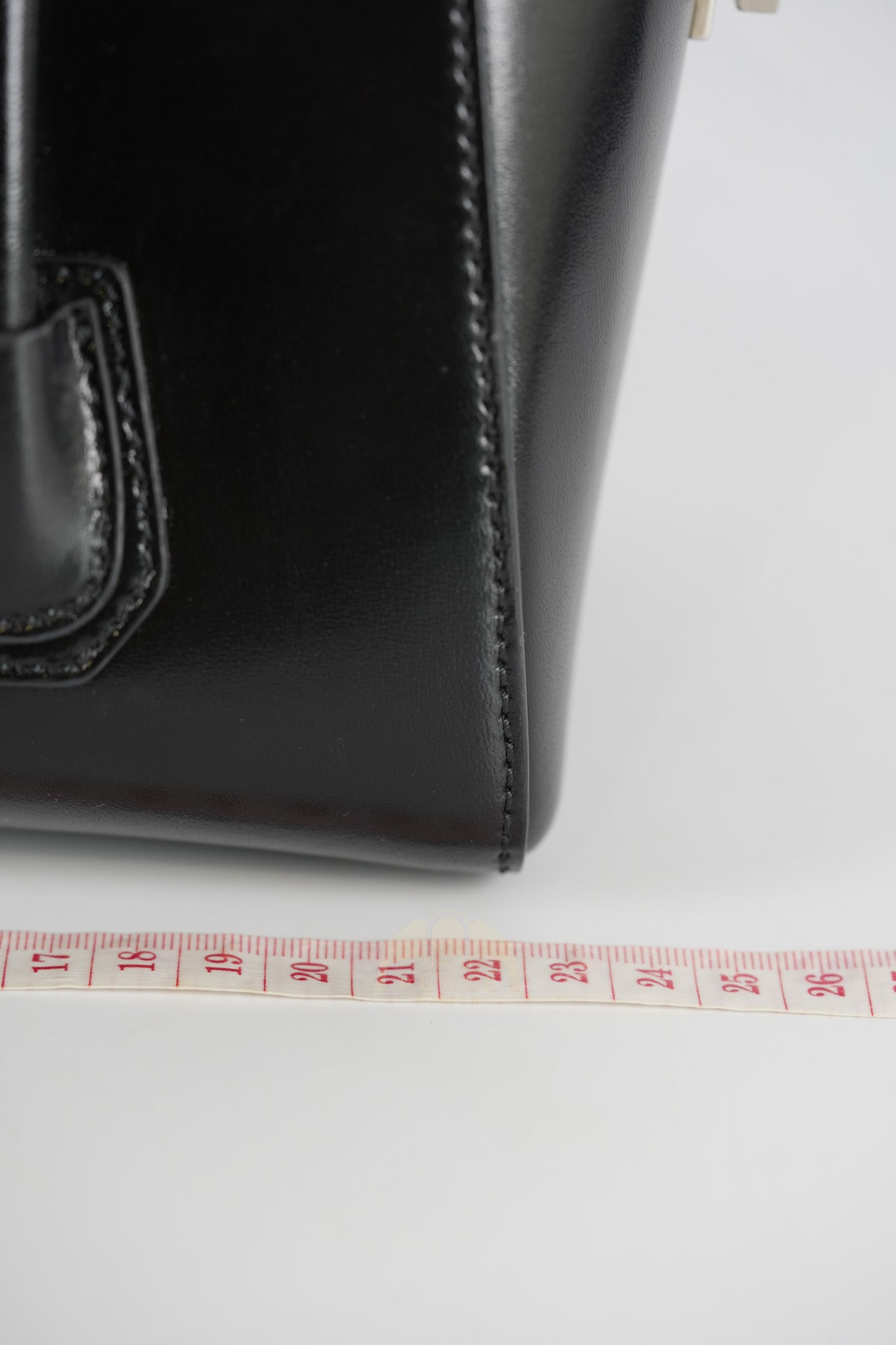 Antigona Lock Mini Handbag in Black Smooth Shiny Calfskin Leather | Purse Maison Luxury Bags Shop