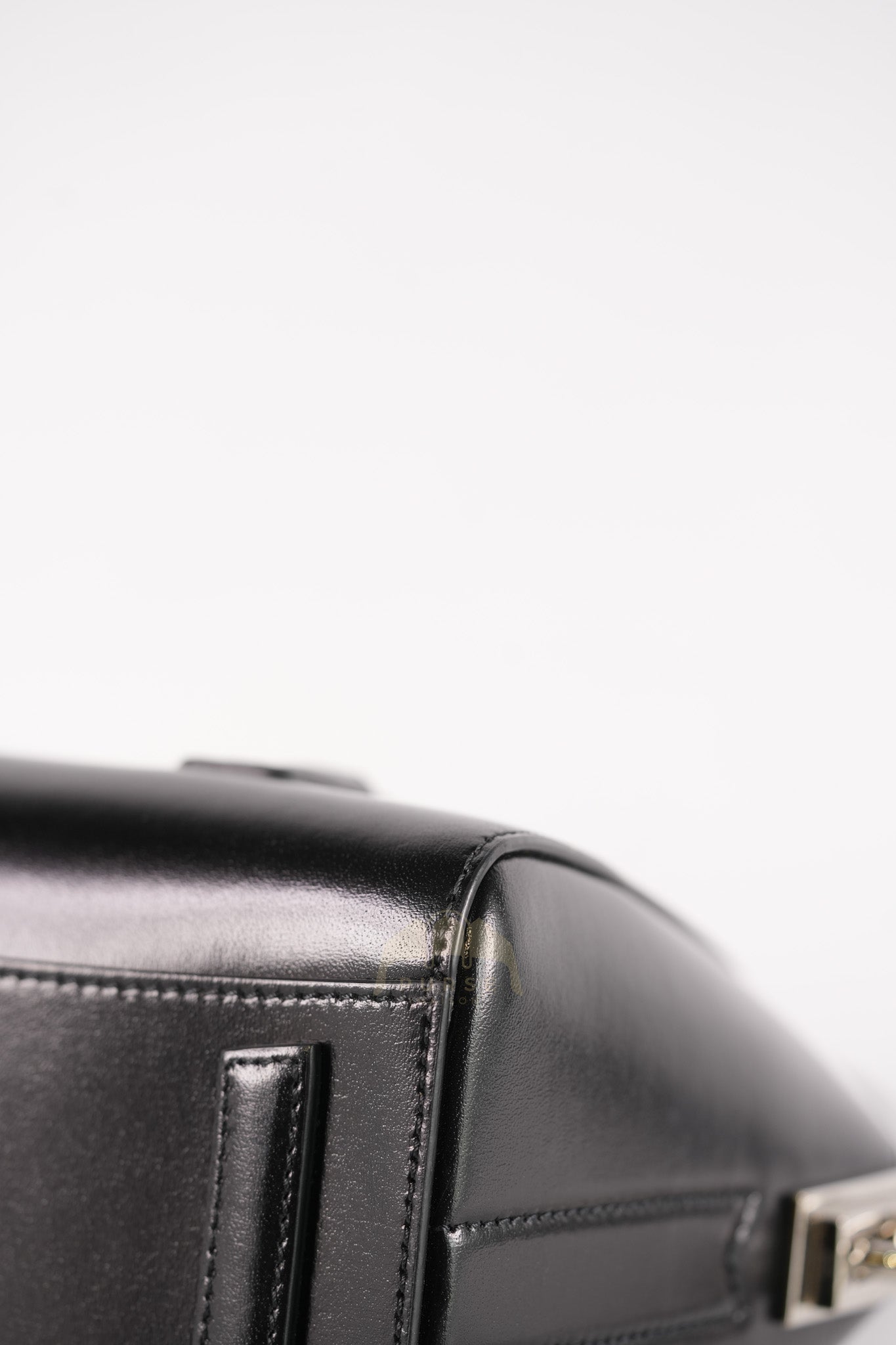 Antigona Lock Mini Handbag in Black Smooth Shiny Calfskin Leather | Purse Maison Luxury Bags Shop